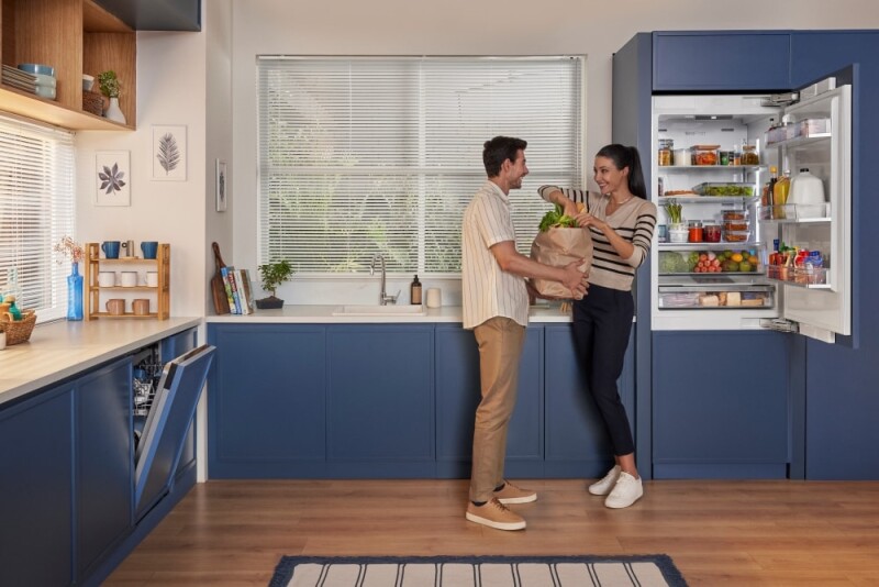 30" Freezer Bottom Built-In Refrigerator with Auto Ice Maker and Internal Water Dispenser BBBF3019IMWE