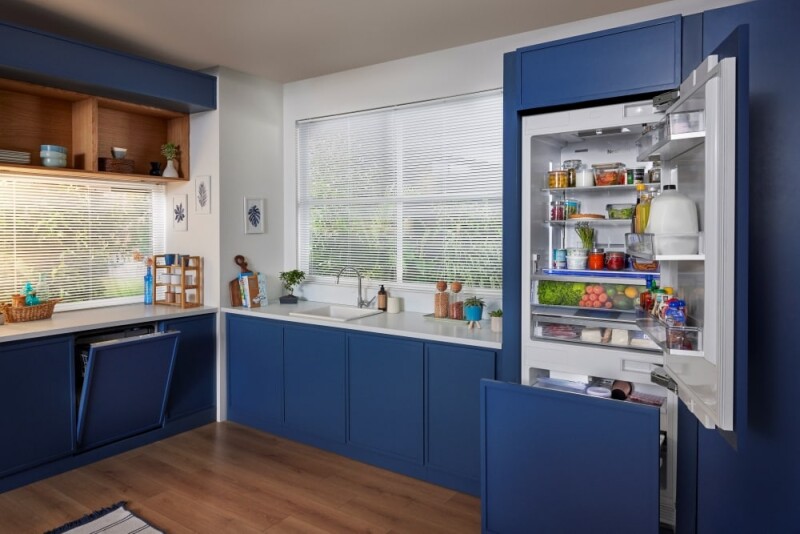 30" Freezer Bottom Built-In Refrigerator with Auto Ice Maker and Internal Water Dispenser BBBF3019IMWE