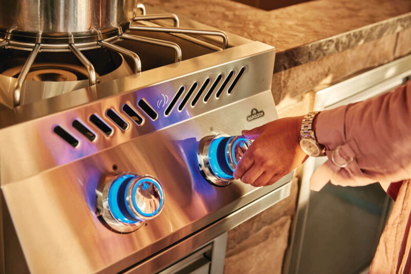 Built-in 700 Series Power Burner with Stainless Steel Cover BIB18PBPSS