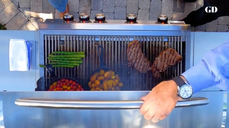 32-Inch 4-Burner LTE Gas Grill with Rear Burner and Built-in Lighting System BLZ4LTE2LP