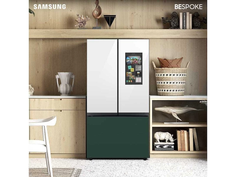 Bespoke 3-Door French Door Refrigerator (30 cu. ft.) – with Top Left and Family Hub Panels BNDL1648161650615