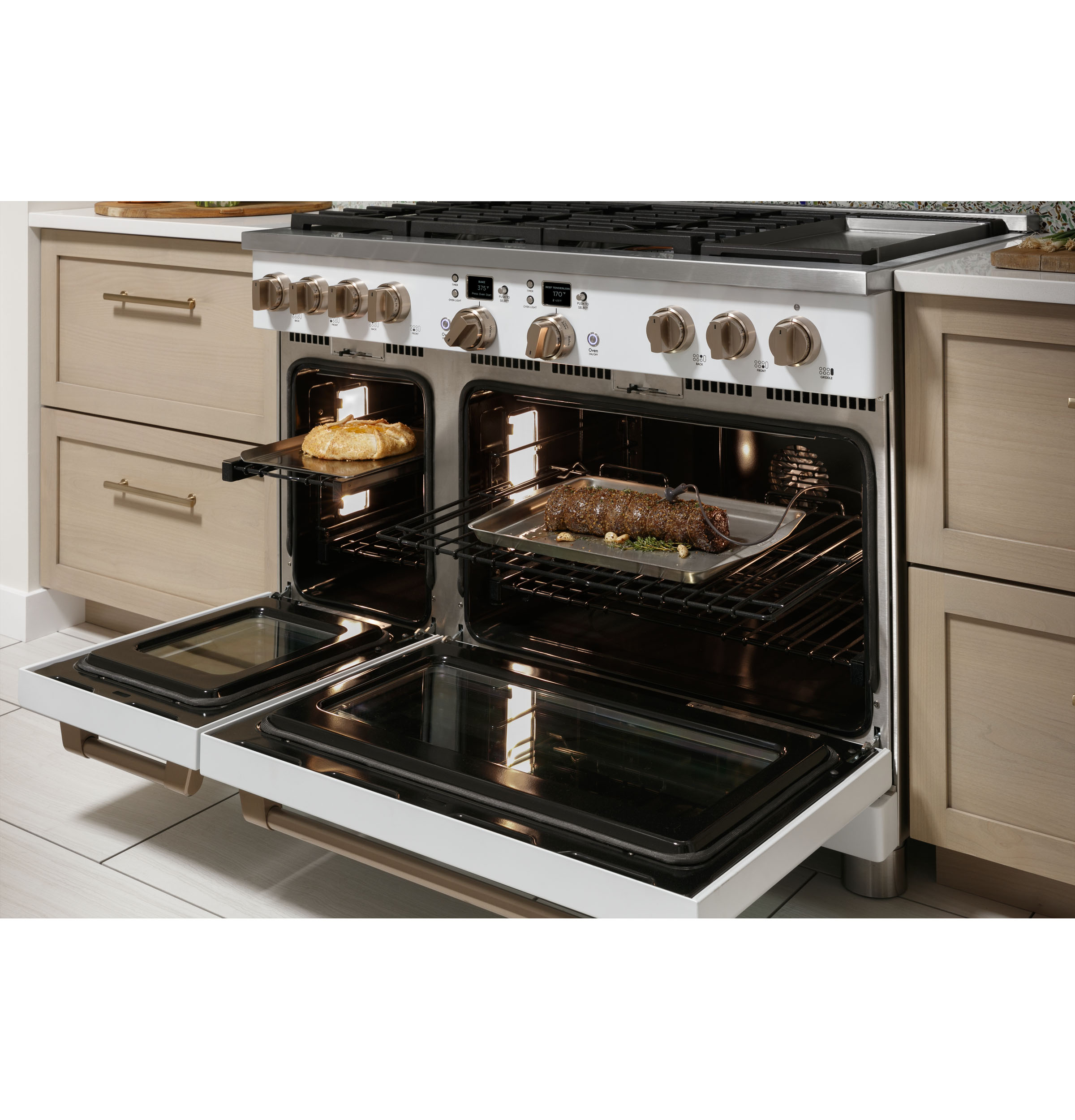 CAFÉ™ 48" Smart Dual-Fuel Commercial-Style Range with 6 Burners and Griddle (Natural Gas) view 9