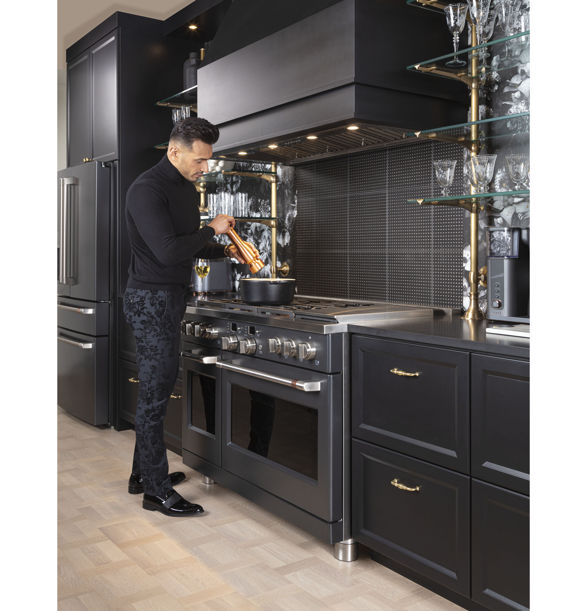 CAFÉ™ 48" Smart Dual-Fuel Commercial-Style Range with 6 Burners and Griddle (Natural Gas) view 13