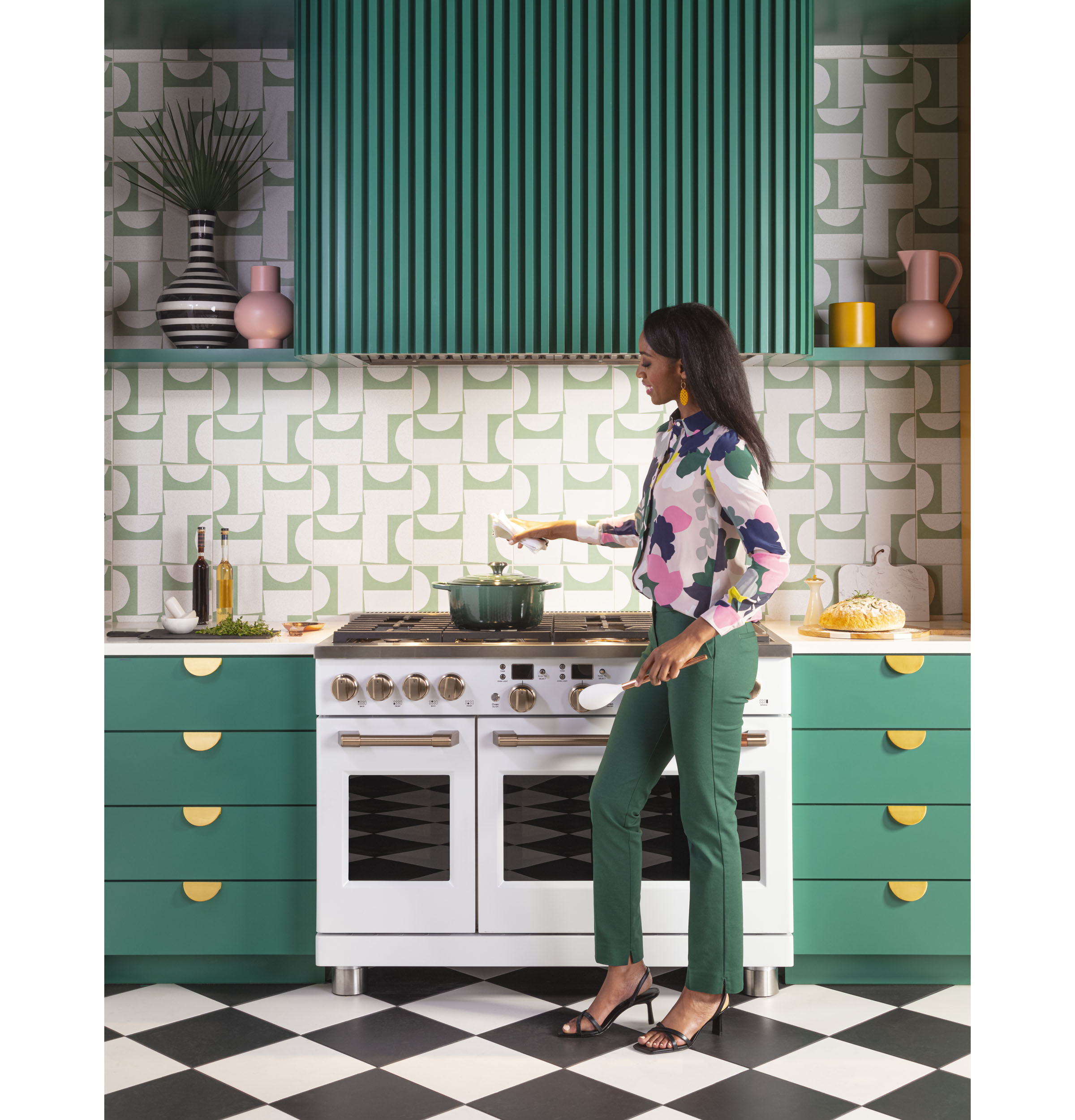 CAFÉ™ 48" Smart Dual-Fuel Commercial-Style Range with 6 Burners and Griddle (Natural Gas) view 2