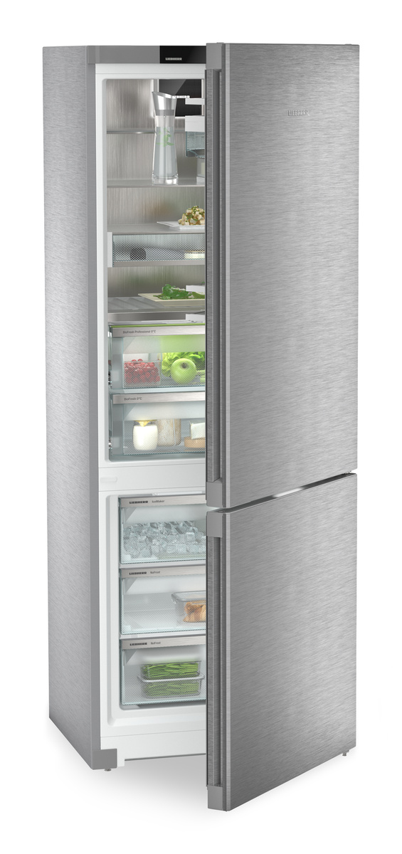Fridge-freezer with BioFresh Professional and NoFrost CB7790IM