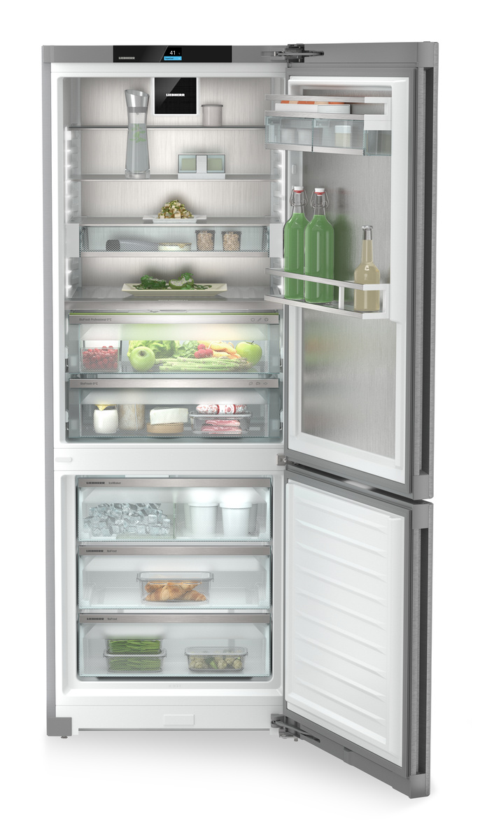 Fridge-freezer with BioFresh Professional and NoFrost CB7790IM