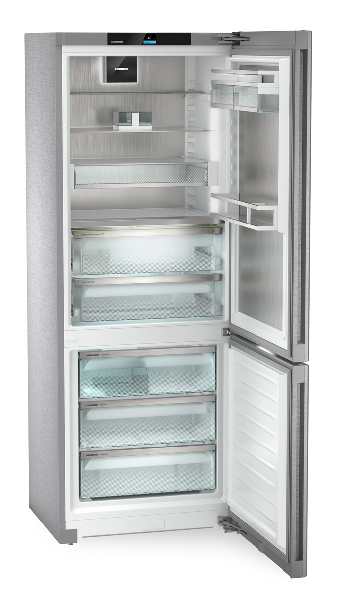 Fridge-freezer with BioFresh Professional and NoFrost CB7790IM