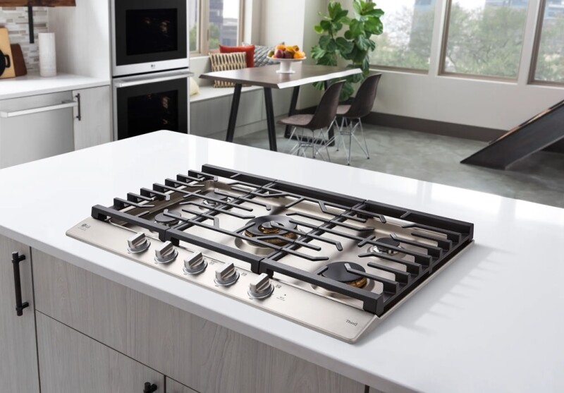 LG STUDIO 36” UltraHeat™ Gas Cooktop with EasyClean® view 7