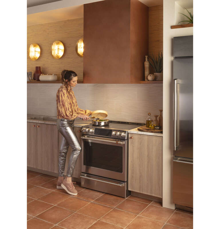 CAFÉ™ 21.3 Cu. Ft. Built-In Bottom-Freezer Refrigerator CDB36RP2PS1