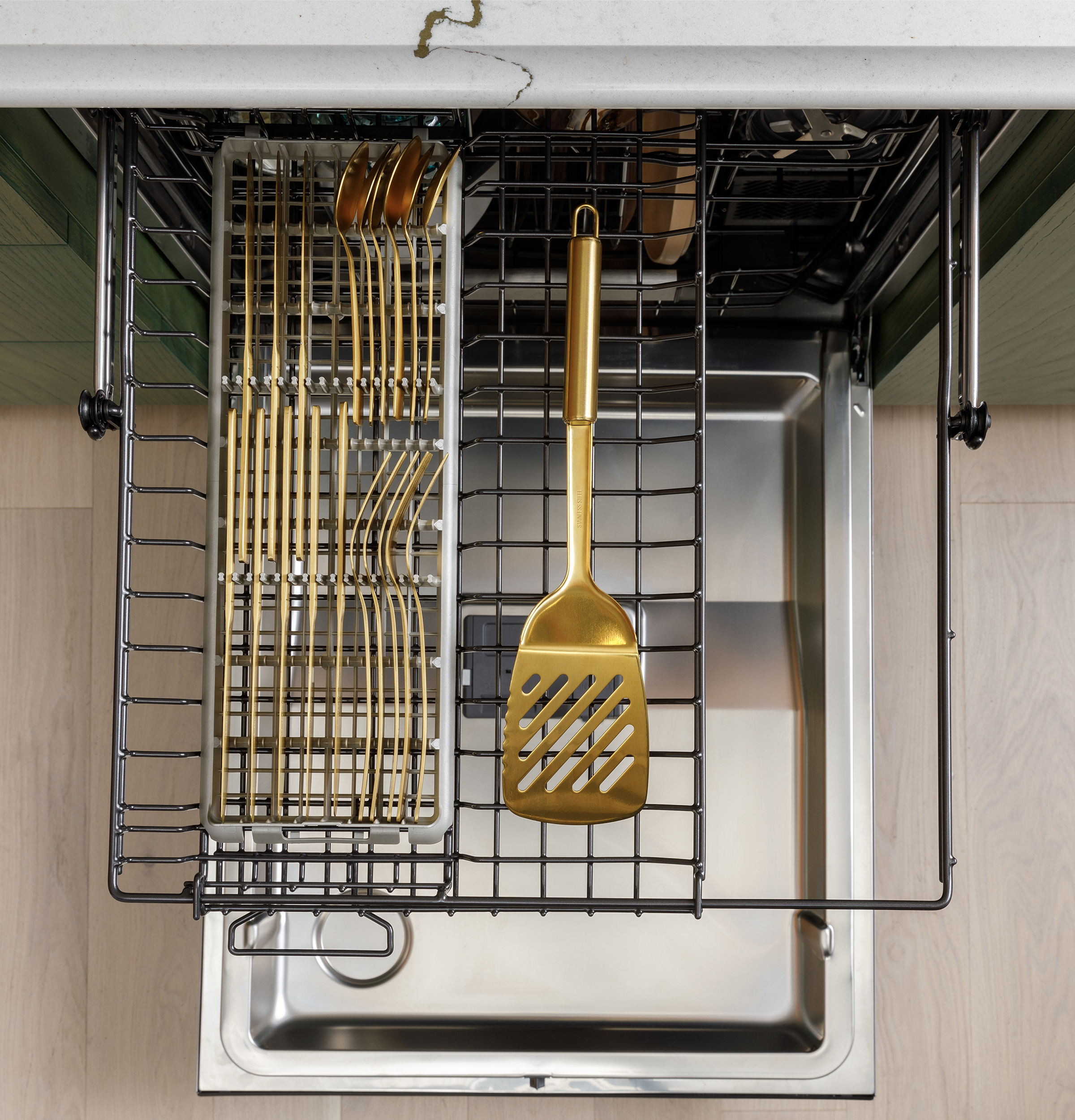 CAFÉ™ CustomFit ENERGY STAR Stainless Interior Dishwasher with Ultra Wash & Dry, 42 dBA view 22