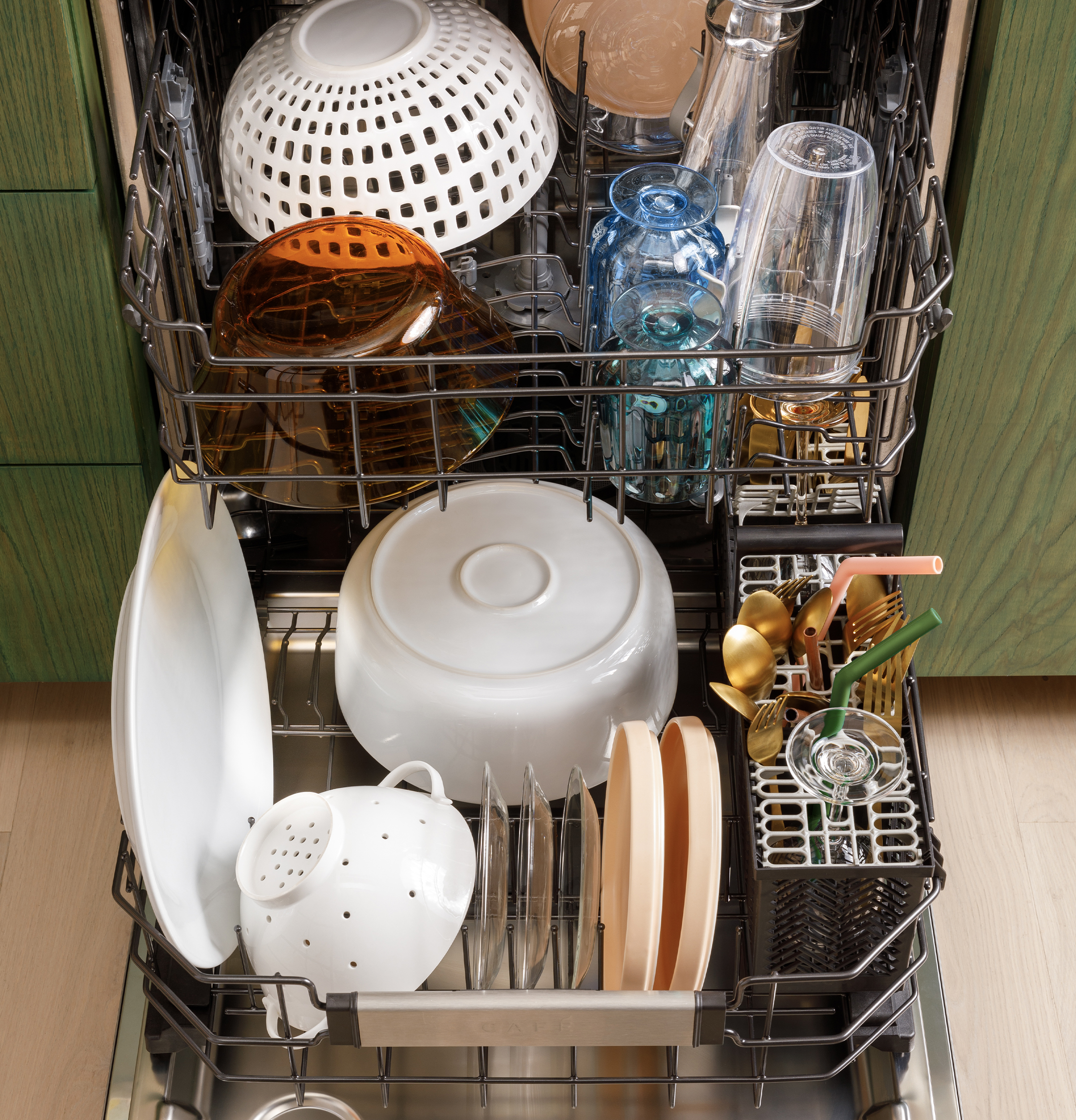 CAFÉ™ CustomFit ENERGY STAR Stainless Interior Dishwasher with Ultra Wash & Dry, 42 dBA view 13