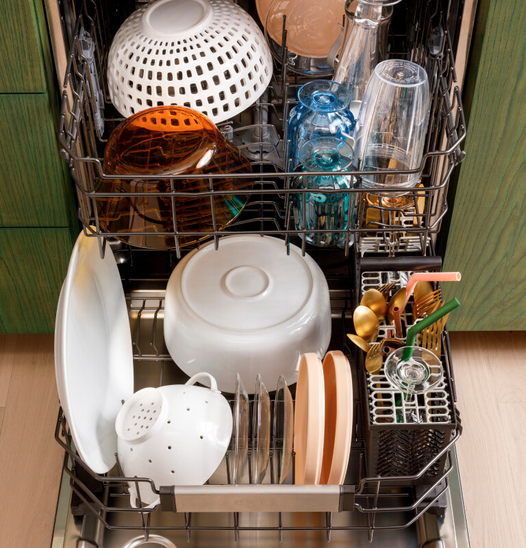 Café Customfit Stainless Interior Smart Dishwasher With Ultra Wash Top Rack And Dual Convection Ultra Dry, Led Lights, 39 Dba CDT888P4VW2