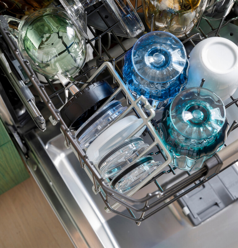 Café Customfit Stainless Interior Smart Dishwasher With Ultra Wash Top Rack And Dual Convection Ultra Dry, Led Lights, 39 Dba CDT888P4VW2