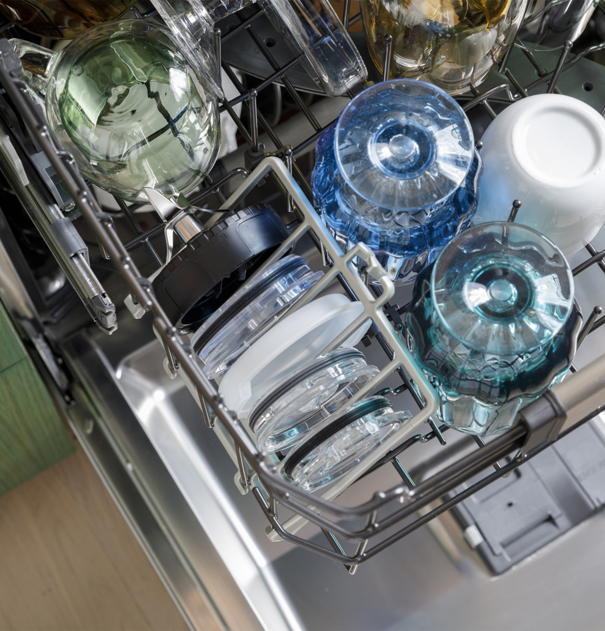 CAFÉ™ CustomFit ENERGY STAR Stainless Interior Smart Dishwasher with Ultra Wash Top Rack and Dual Convection Ultra Dry, LED Lights, 39 dBA view 9