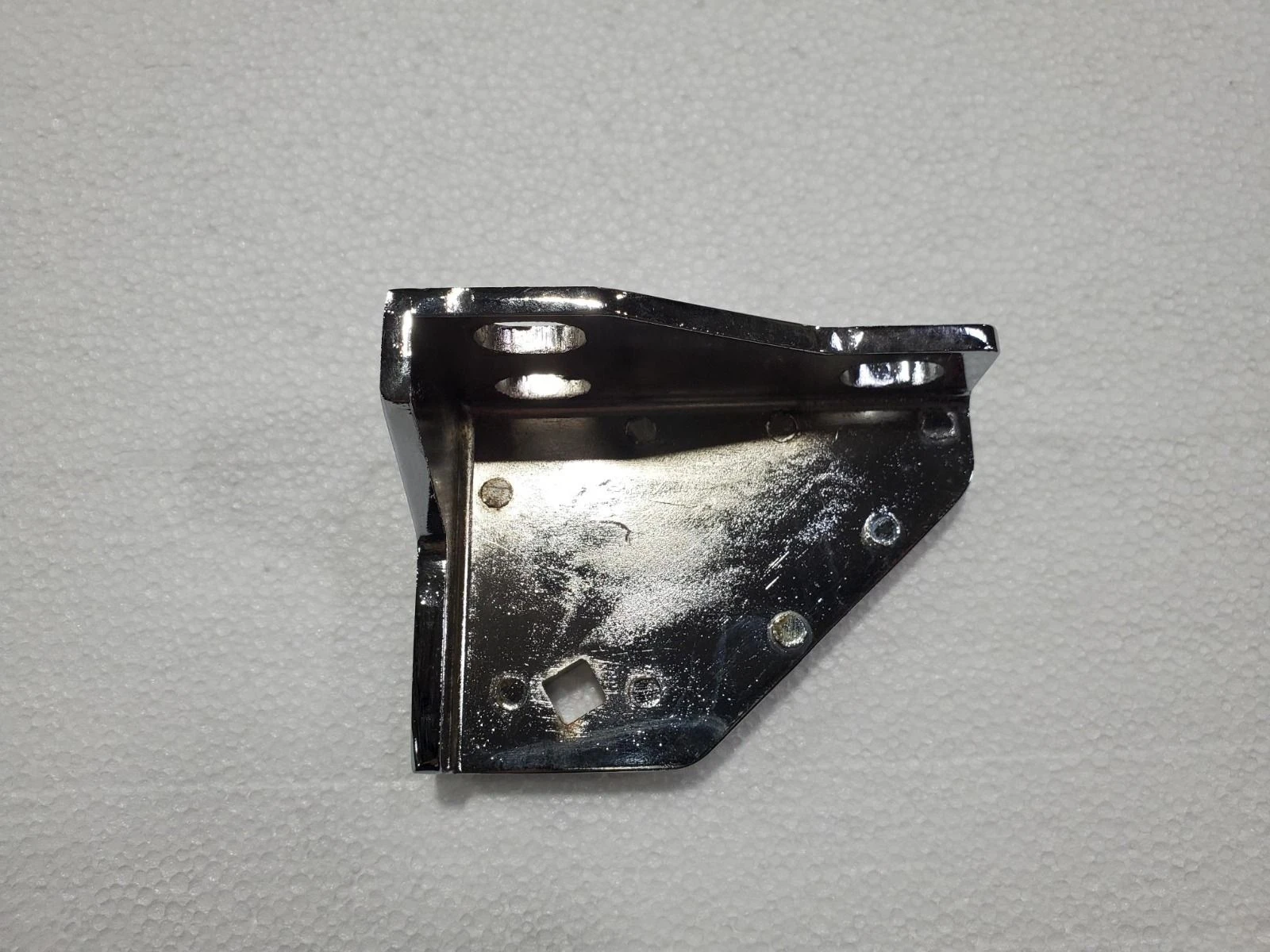 Bottom Right Hinge CFD1RR05