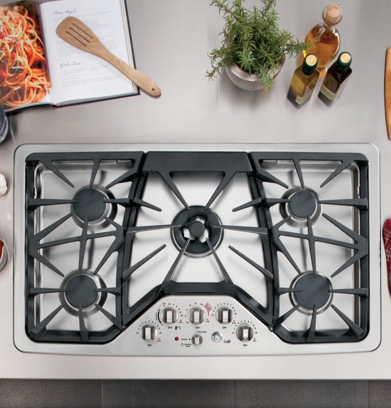 Café Series 36" Built-in Gas Cooktop CGP650SETSS