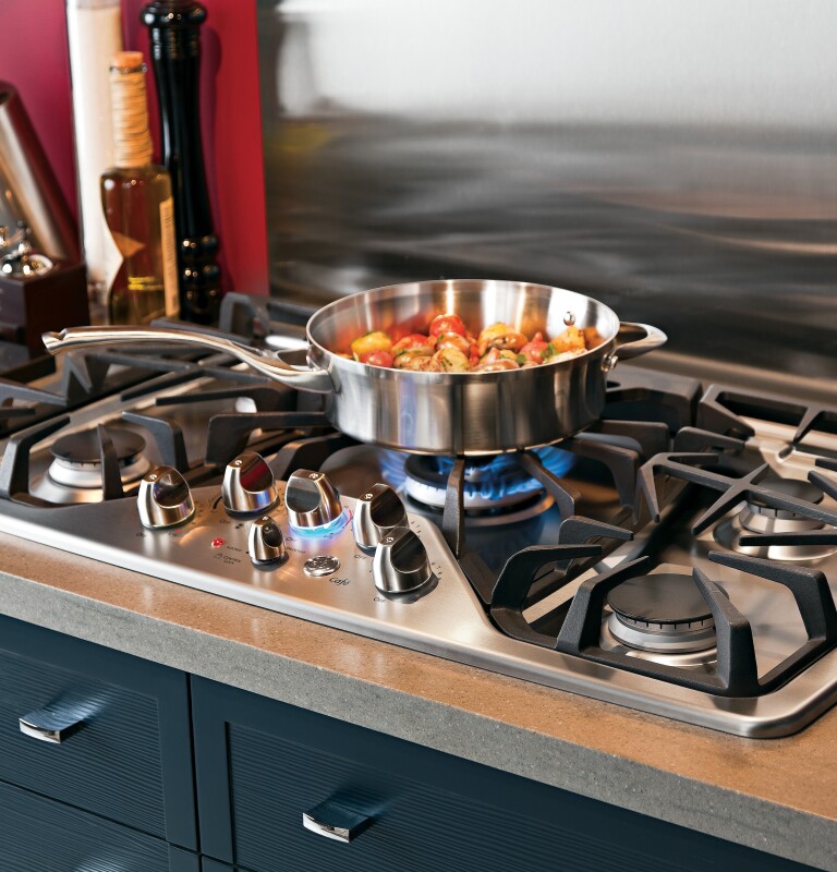 Café Series 36" Built-in Gas Cooktop CGP650SETSS