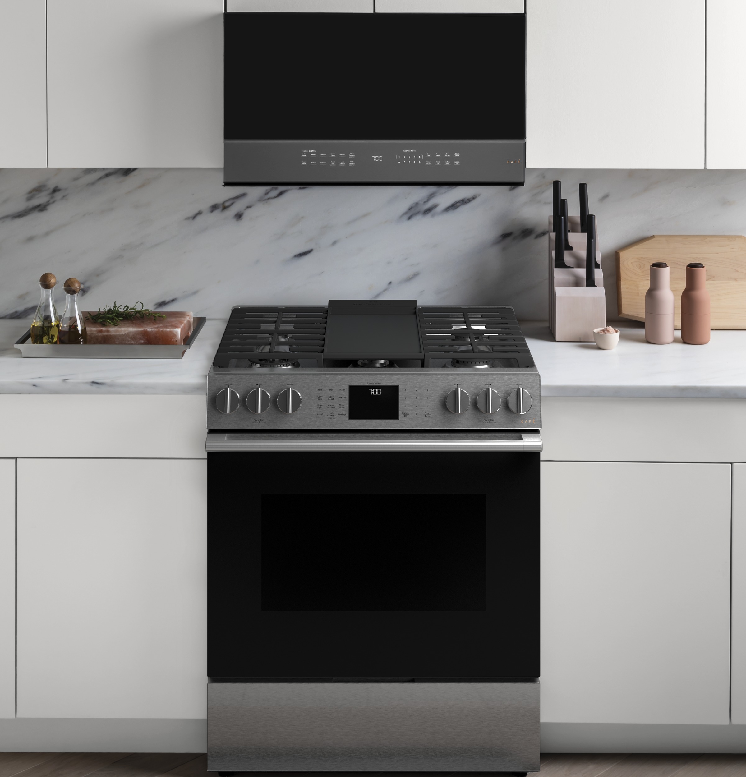 CAFÉ™ 30" Smart Slide-In, Front-Control, Gas Range with Convection Oven in Platinum Glass view 24