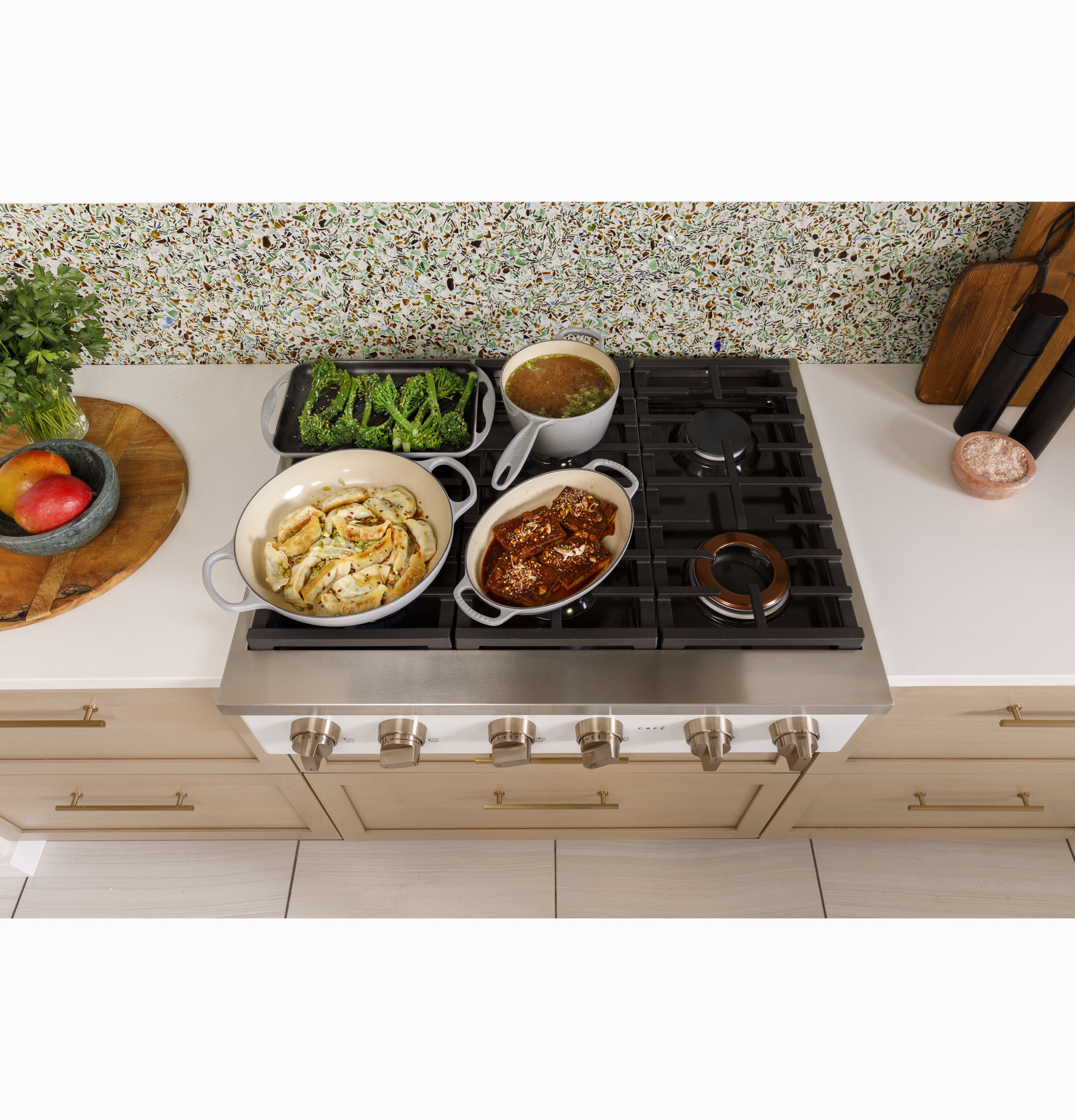 CAFÉ™ 36" Commercial-Style Gas Rangetop with 6 Burners (Natural Gas) view 20