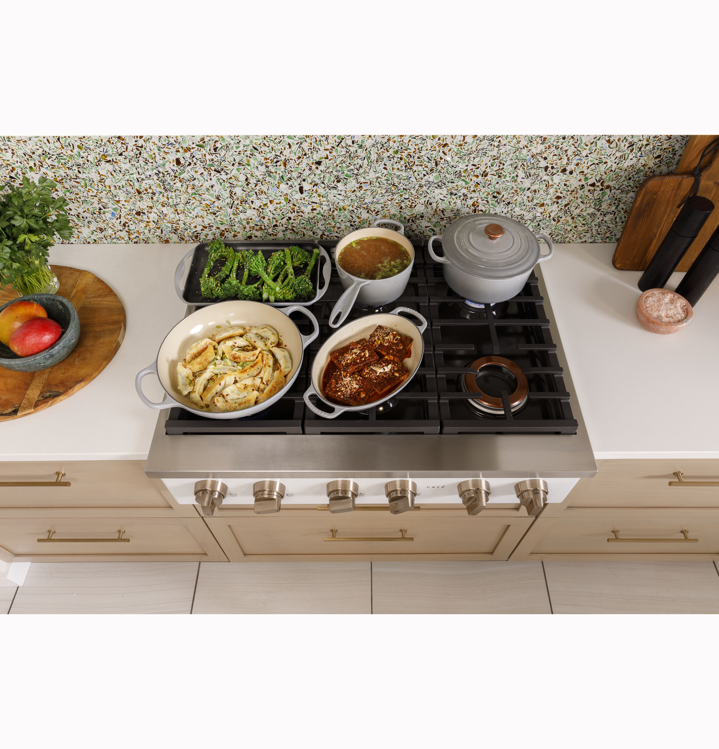 CAFÉ™ 36" Commercial-Style Gas Rangetop with 6 Burners (Natural Gas) view 19