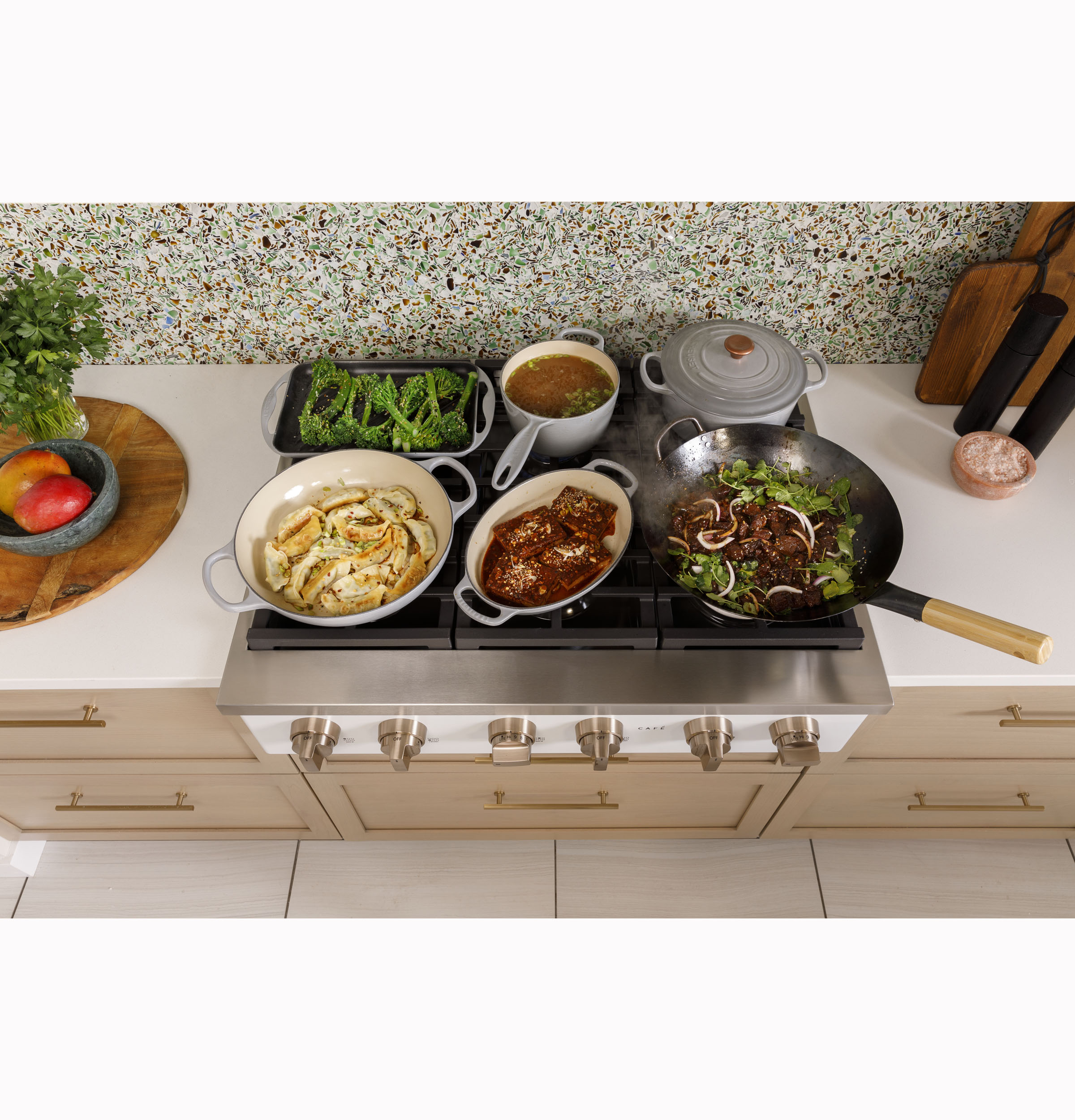 CAFÉ™ 36" Commercial-Style Gas Rangetop with 6 Burners (Natural Gas) view 18