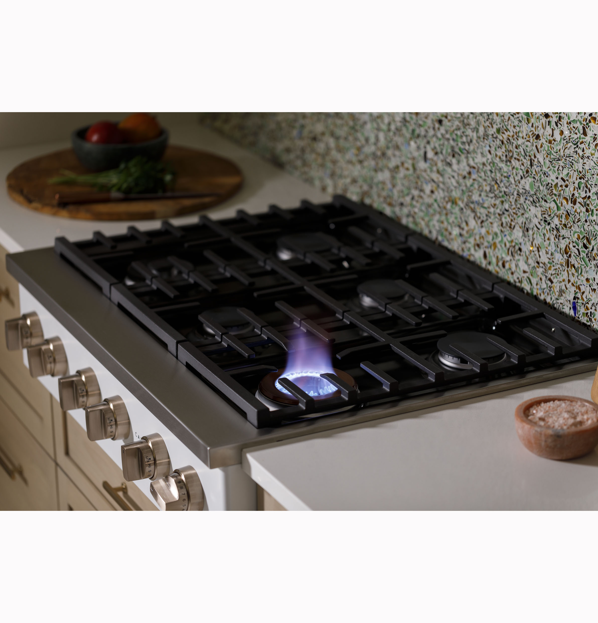 CAFÉ™ 36" Commercial-Style Gas Rangetop with 6 Burners (Natural Gas) view 9