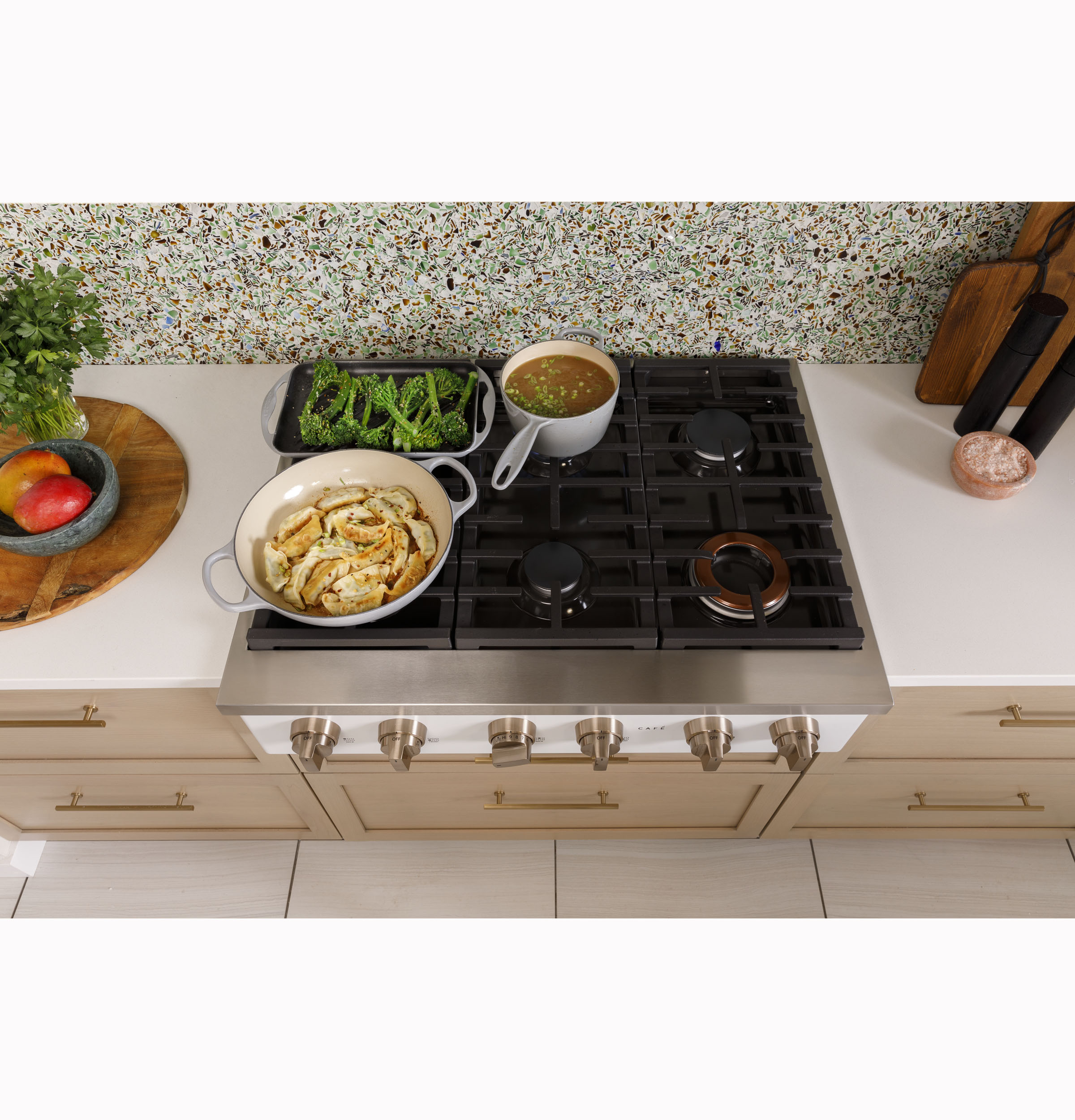 CAFÉ™ 36" Commercial-Style Gas Rangetop with 6 Burners (Natural Gas) view 21