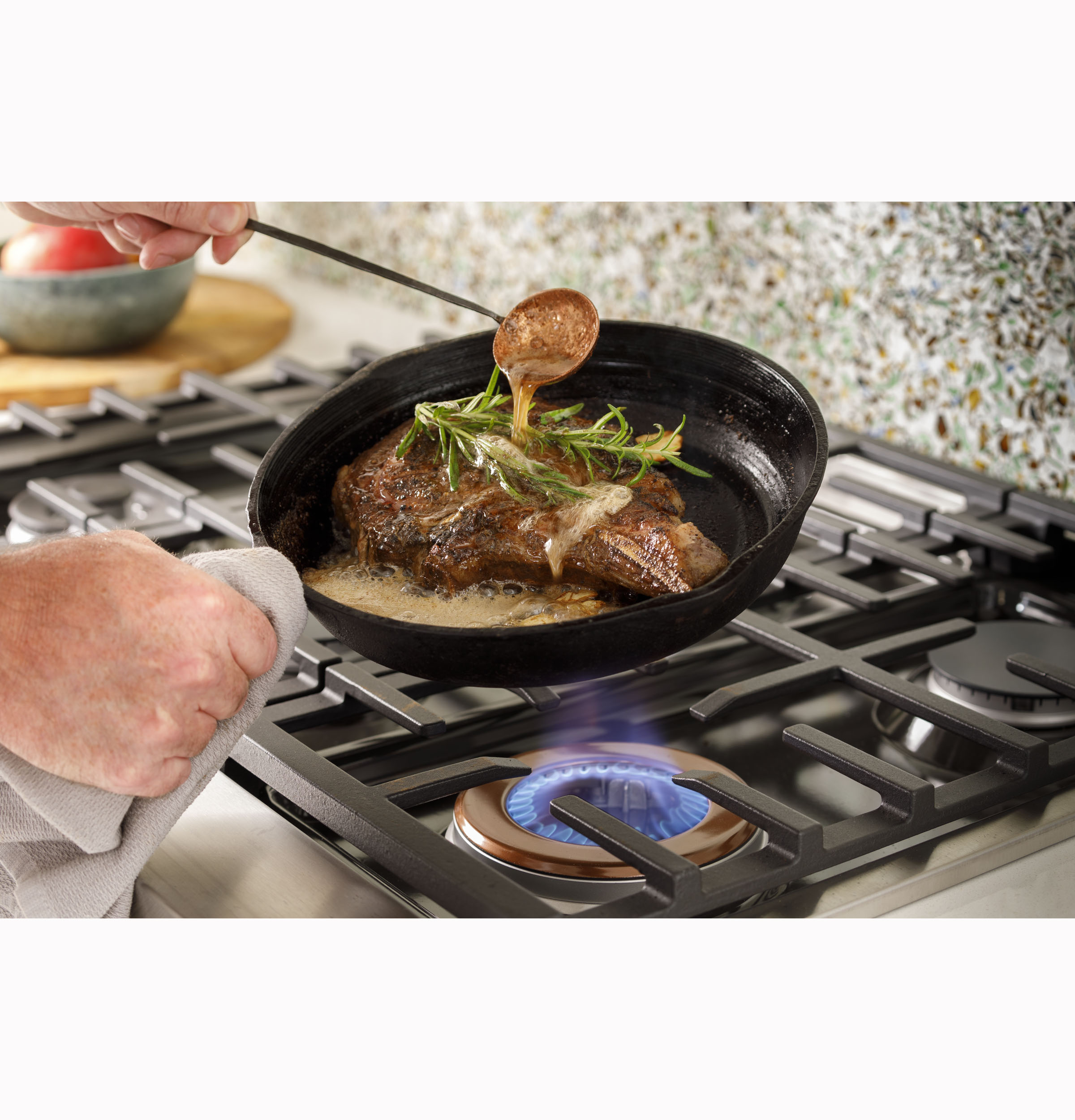 CAFÉ™ 36" Commercial-Style Gas Rangetop with 6 Burners (Natural Gas) view 15