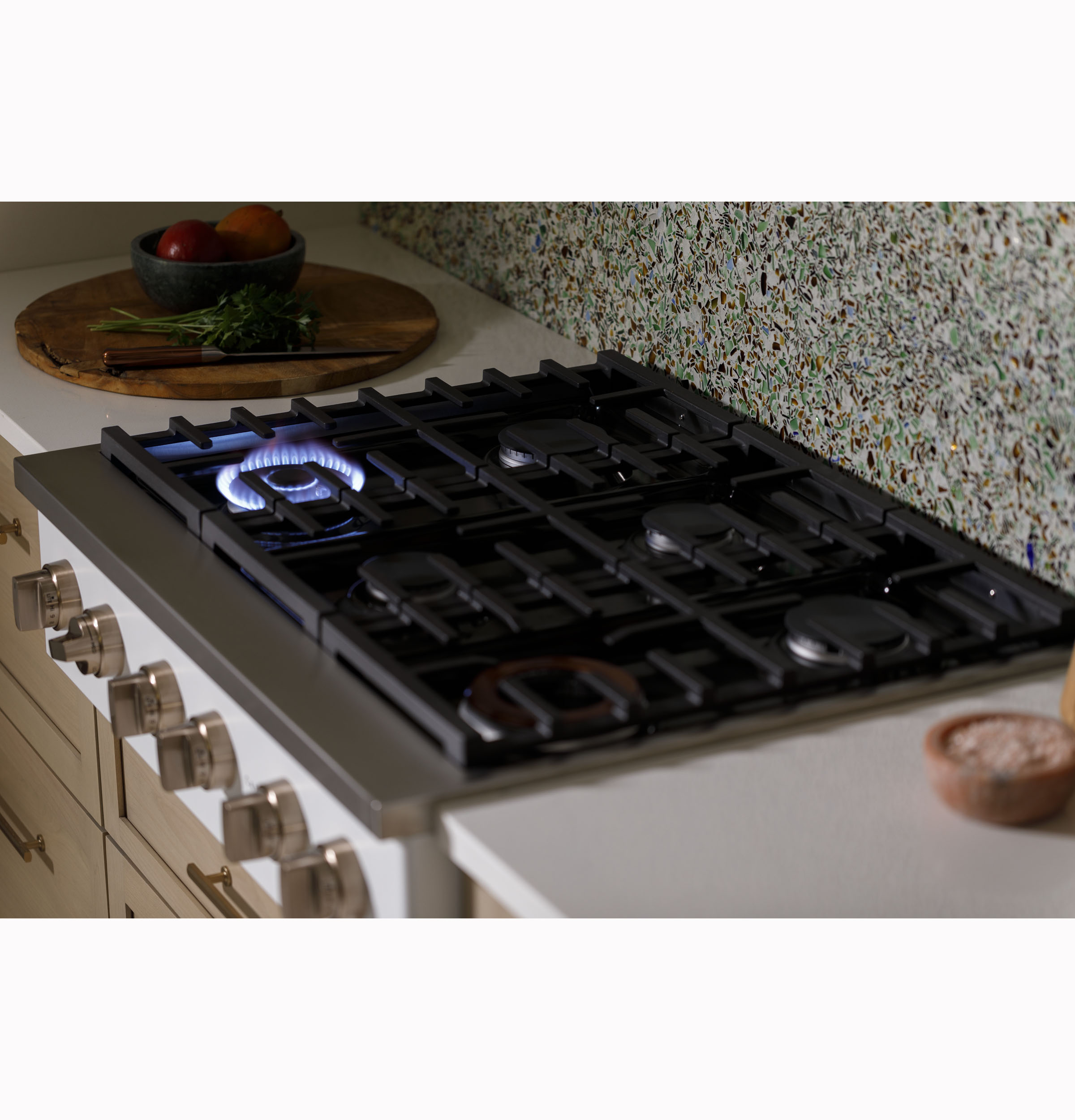 CAFÉ™ 36" Commercial-Style Gas Rangetop with 6 Burners (Natural Gas) view 29