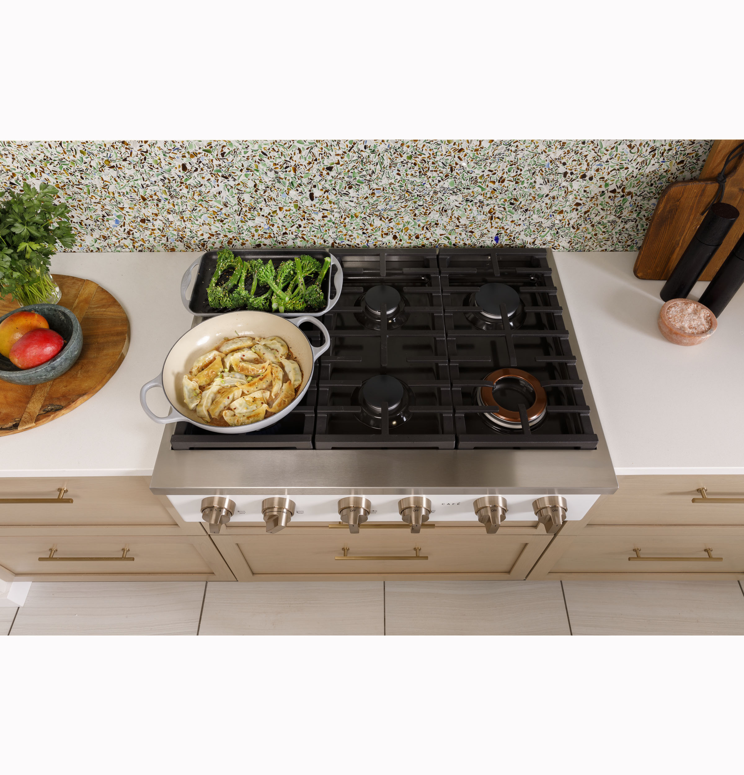 CAFÉ™ 36" Commercial-Style Gas Rangetop with 6 Burners (Natural Gas) view 24