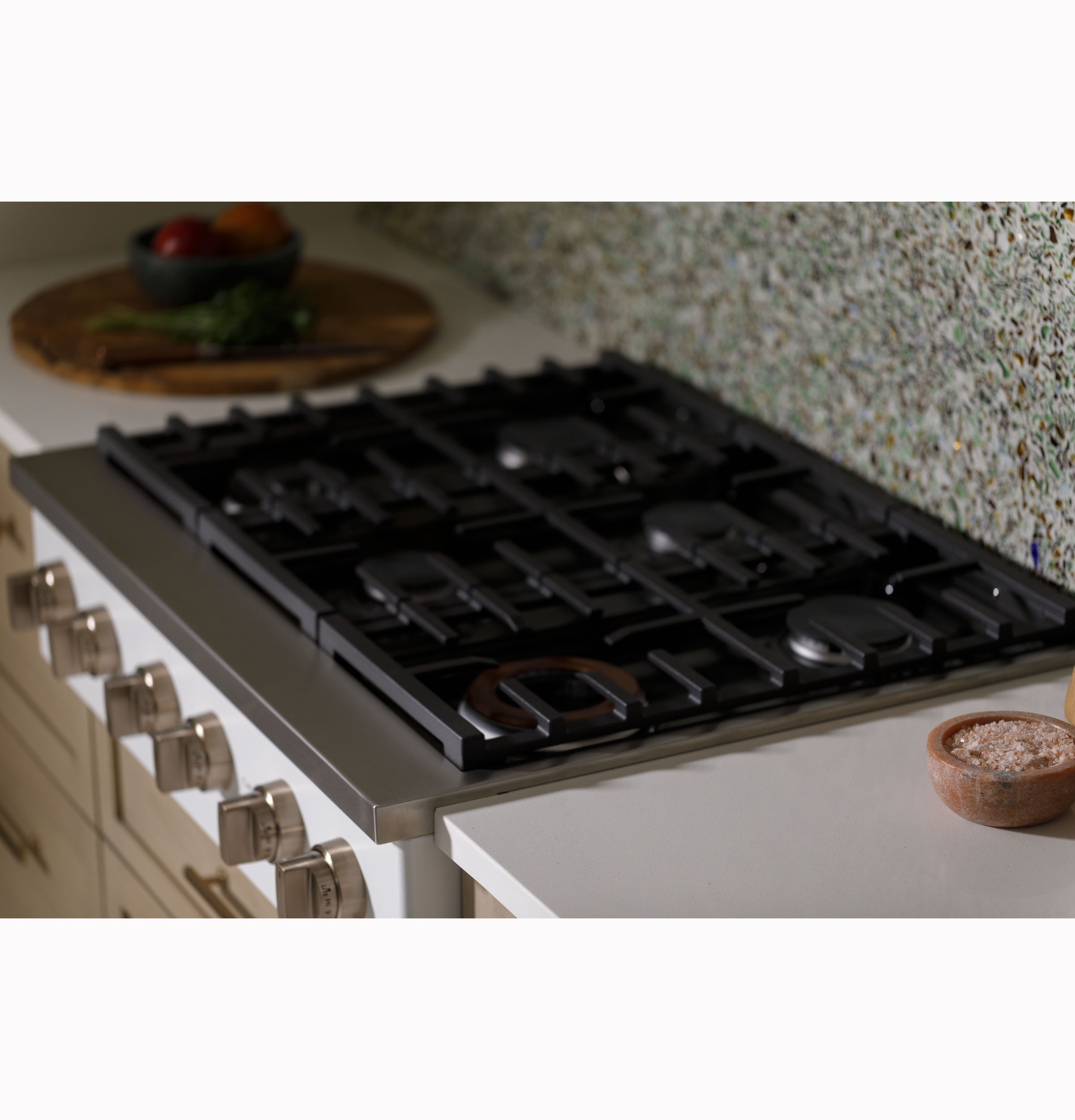 CAFÉ™ 36" Commercial-Style Gas Rangetop with 6 Burners (Natural Gas) view 10
