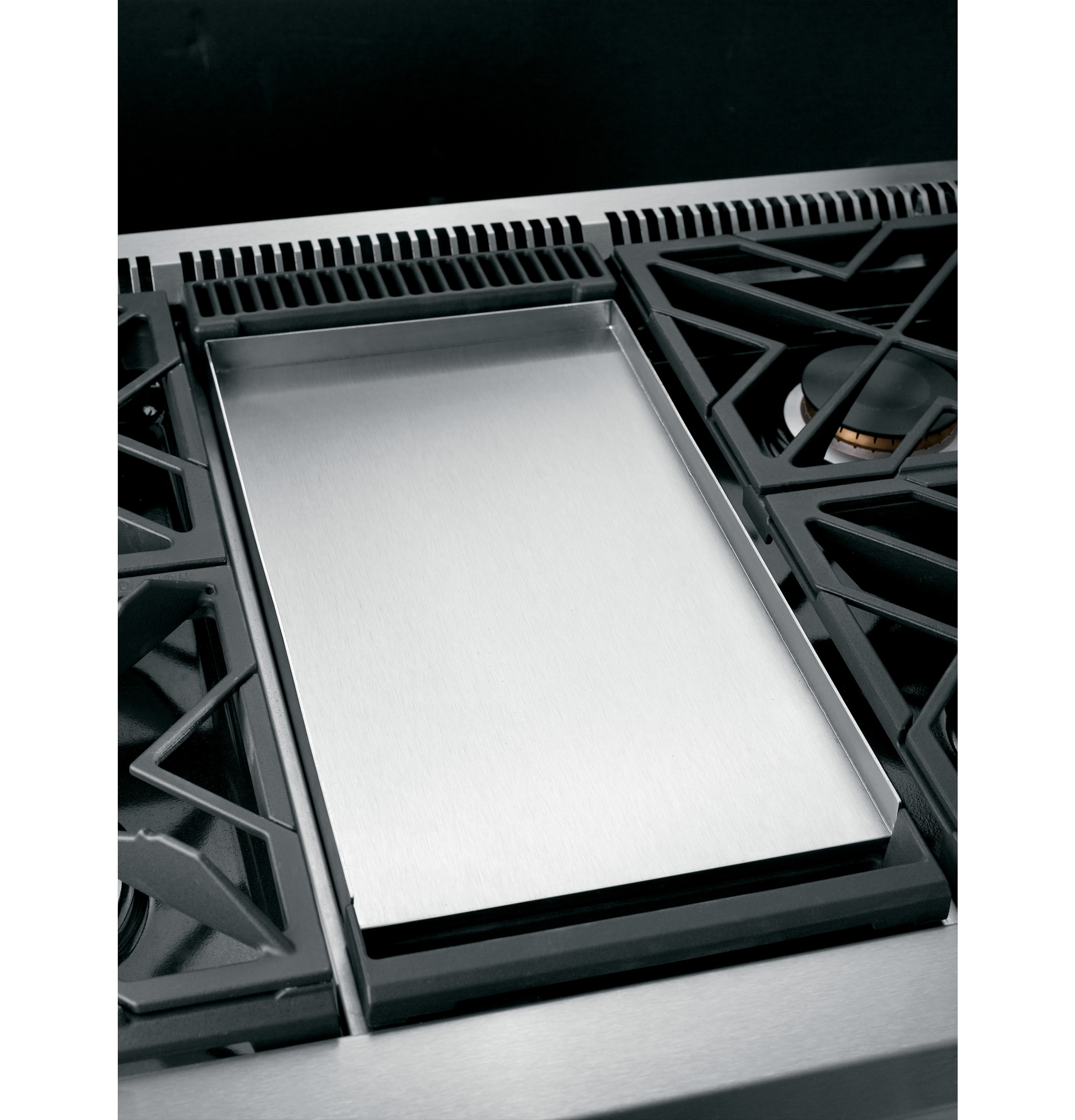 48" Commercial-Style Gas Rangetop with 6 Burners and Griddle (Natural Gas) CGU486P2MS1