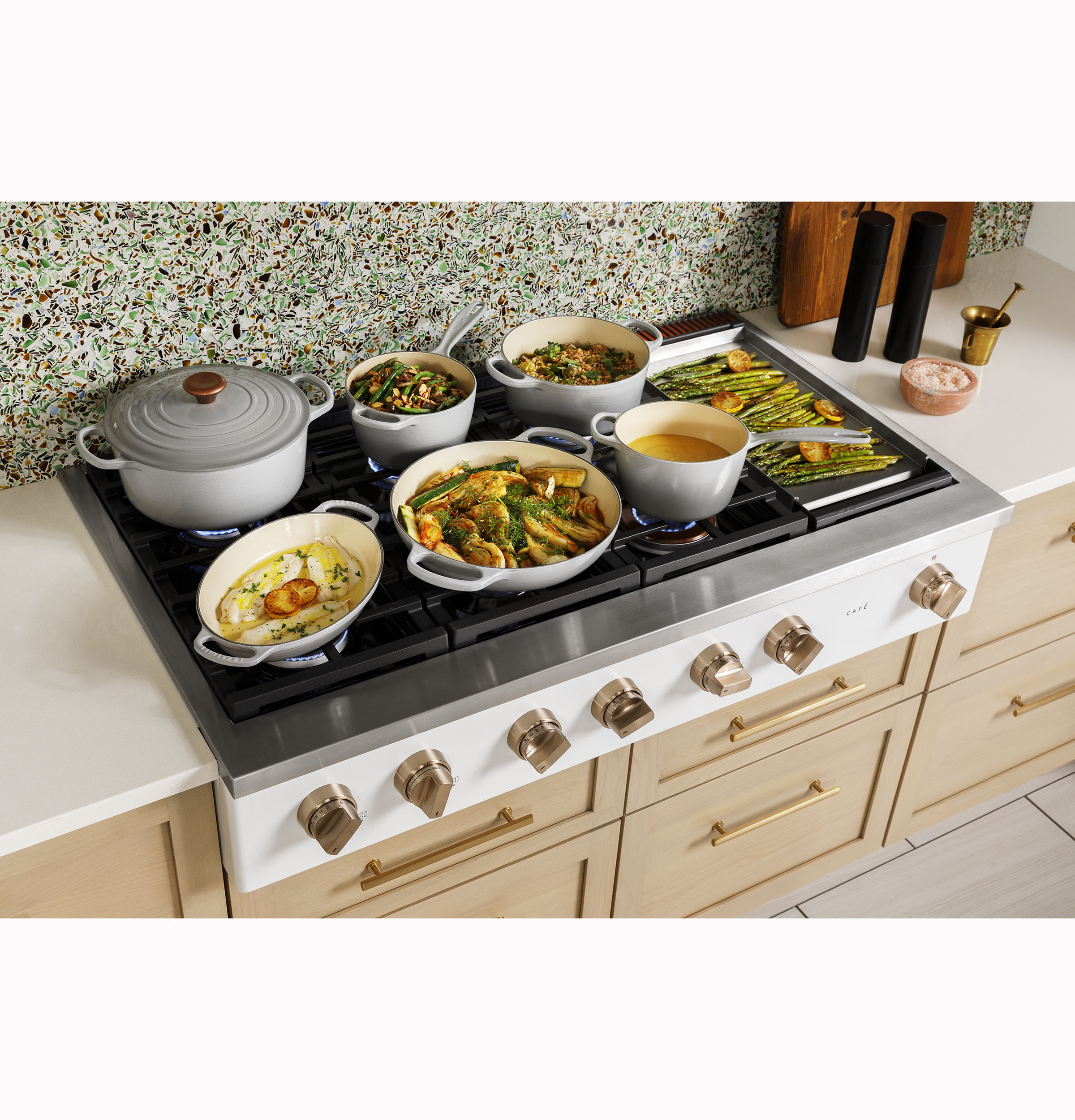CAFÉ™ 48" Commercial-Style Gas Rangetop with 6 Burners and Integrated Griddle (Natural Gas) view 24