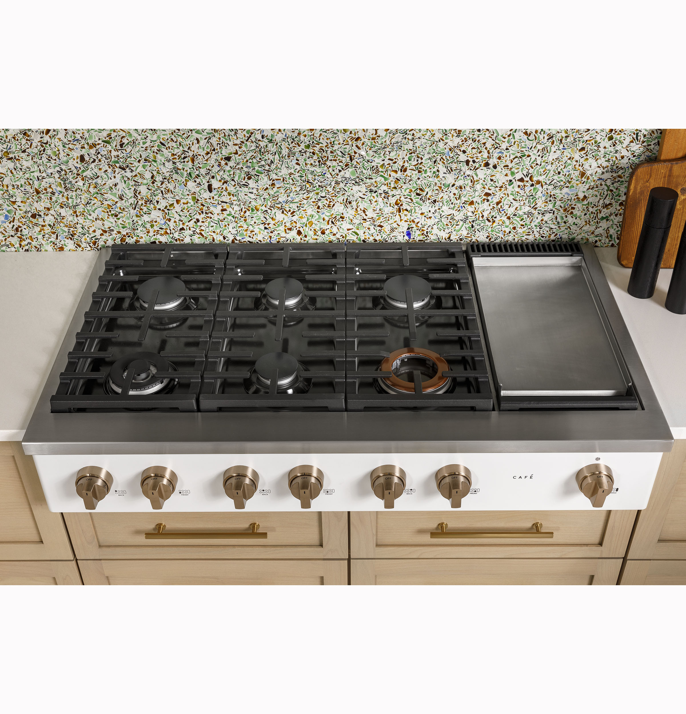 CAFÉ™ 48" Commercial-Style Gas Rangetop with 6 Burners and Integrated Griddle (Natural Gas) view 25
