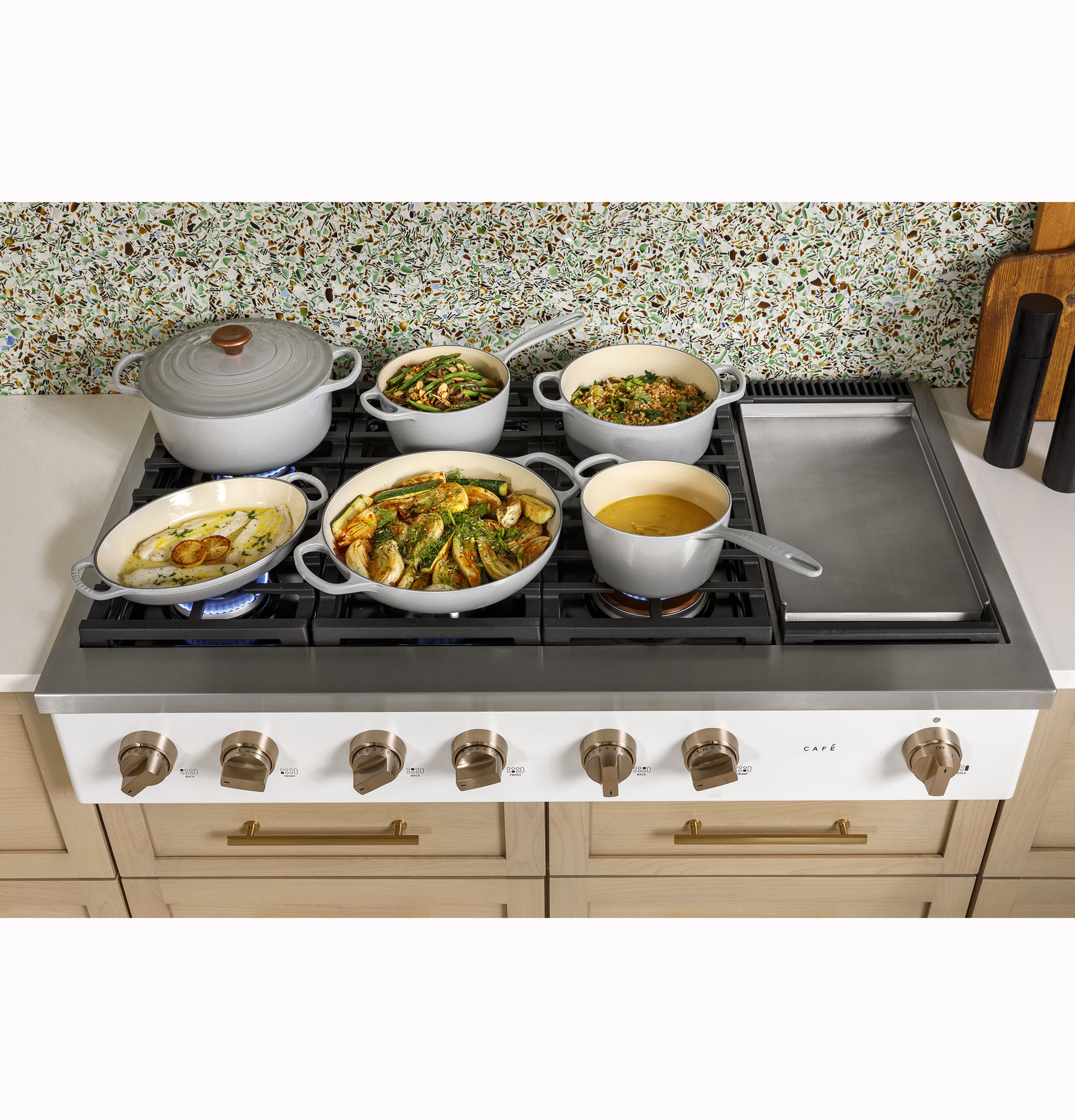 CAFÉ™ 48" Commercial-Style Gas Rangetop with 6 Burners and Integrated Griddle (Natural Gas) view 31