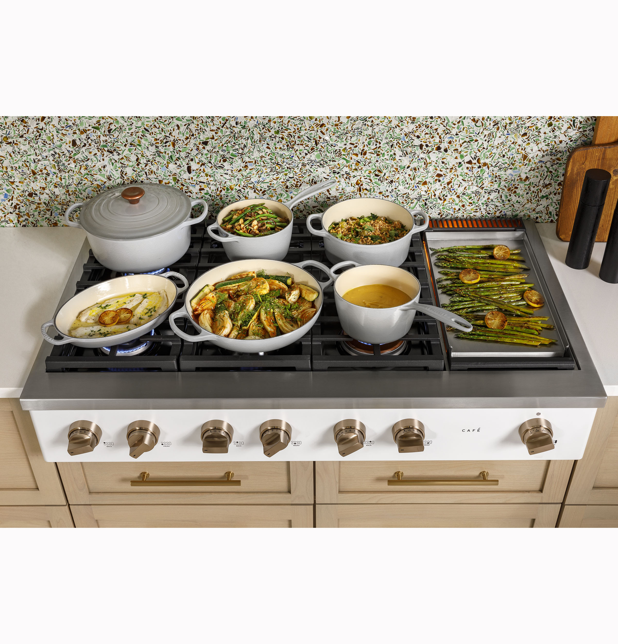CAFÉ™ 48" Commercial-Style Gas Rangetop with 6 Burners and Integrated Griddle (Natural Gas) view 32
