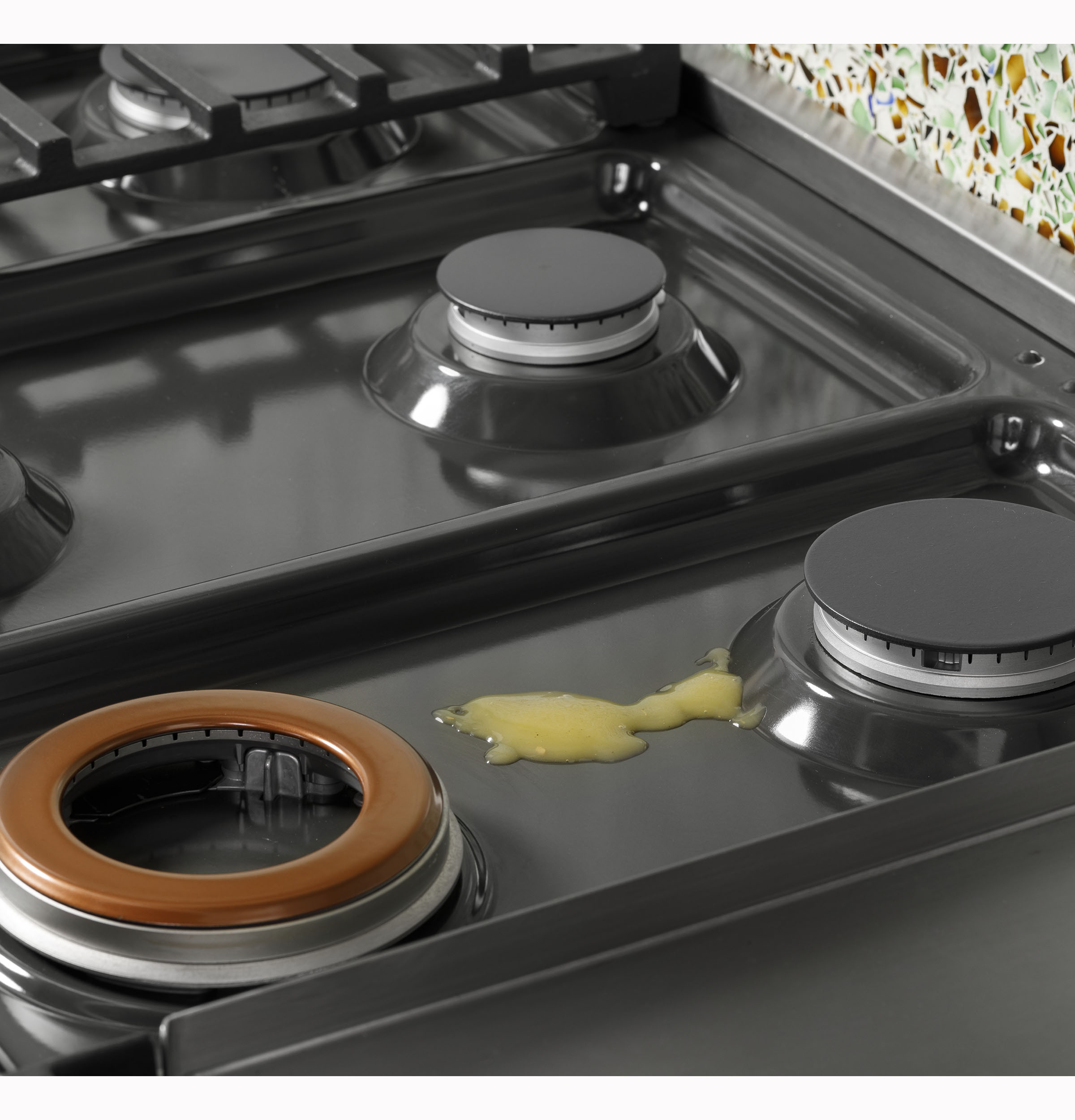 CAFÉ™ 48" Commercial-Style Gas Rangetop with 6 Burners and Integrated Griddle (Natural Gas) view 4