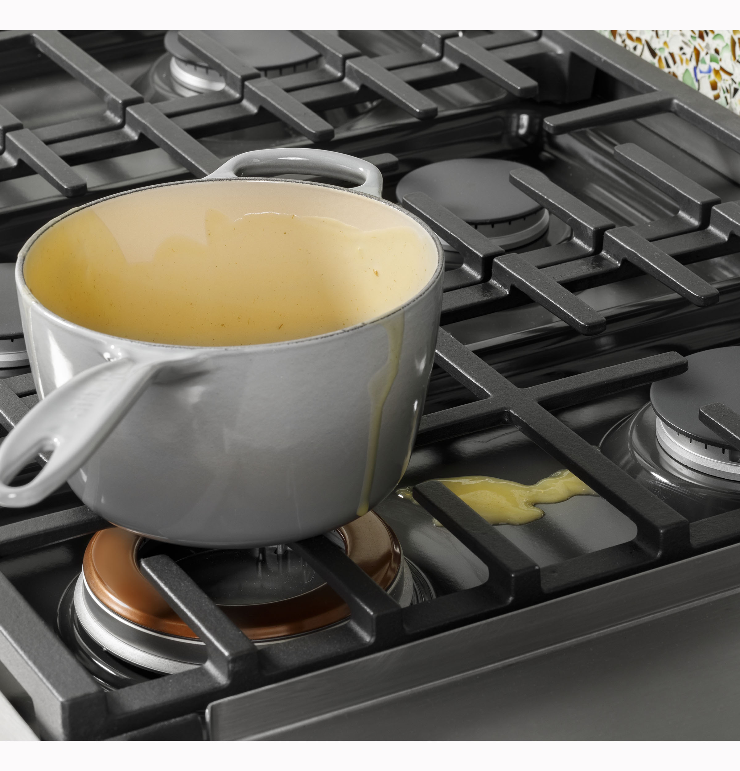 48" Commercial-style Gas Rangetop With 6 Burners And Integrated Griddle (natural Gas) CGU486P3TD1