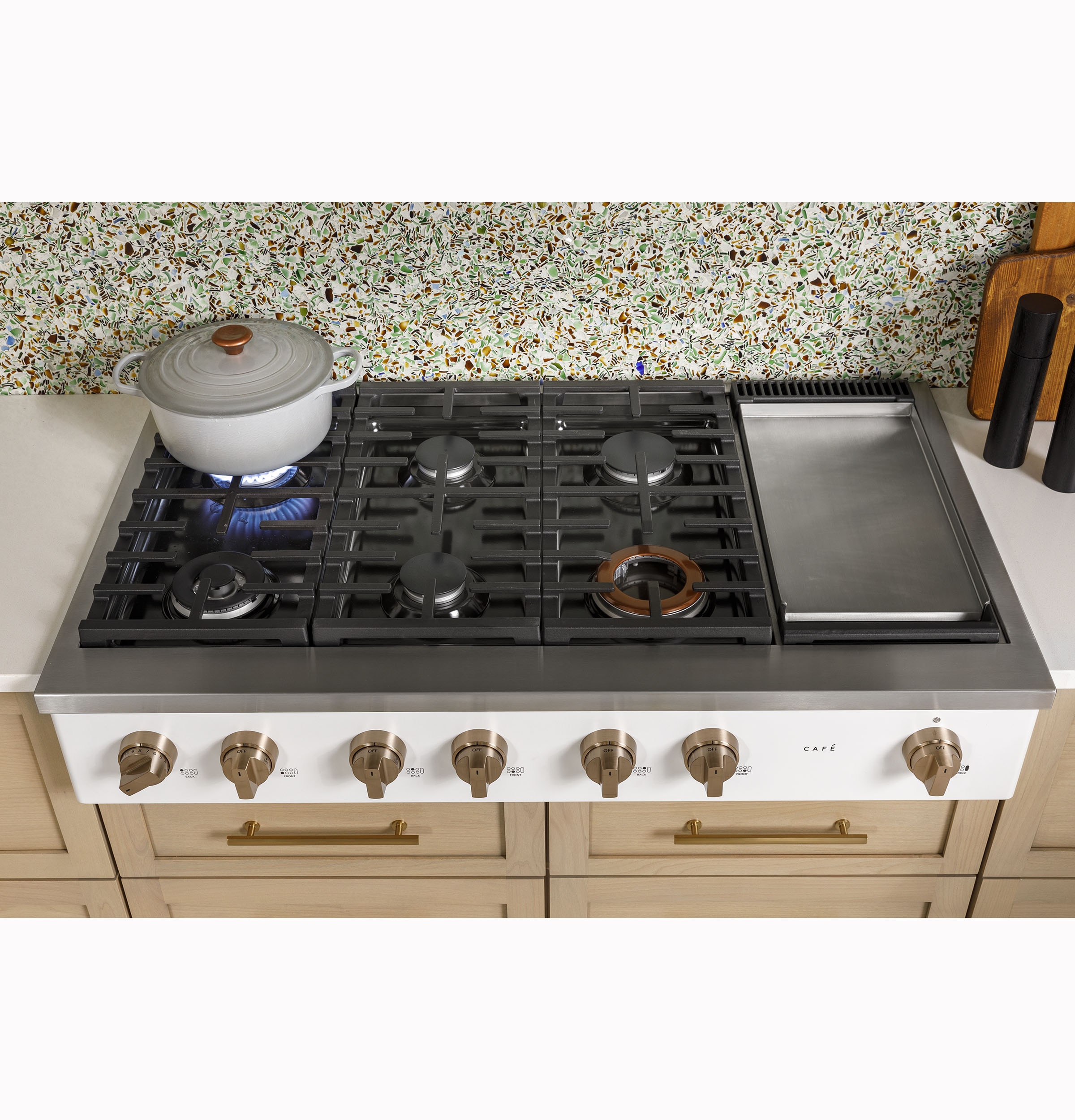 CAFÉ™ 48" Commercial-Style Gas Rangetop with 6 Burners and Integrated Griddle (Natural Gas) view 27