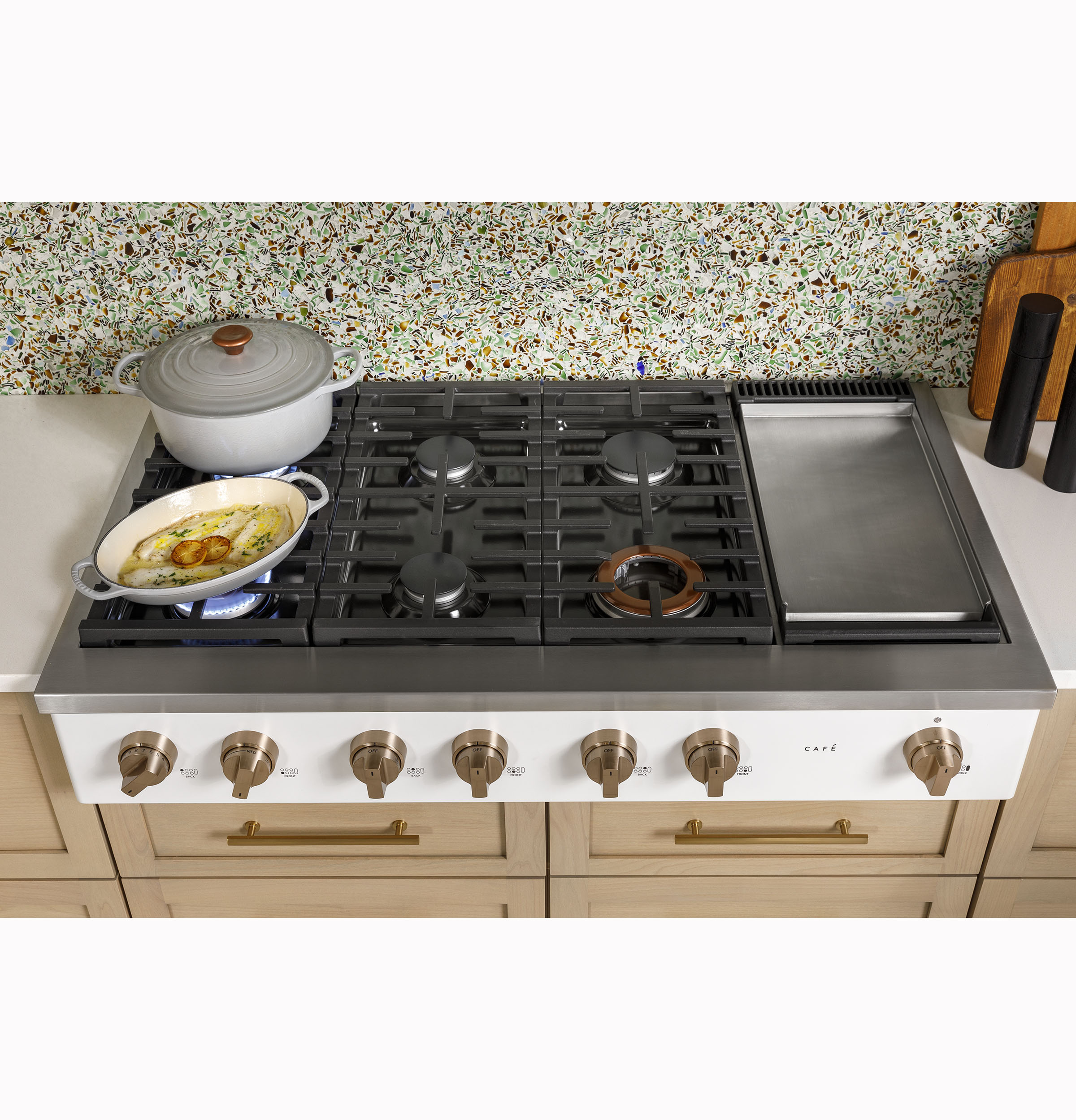 CAFÉ™ 48" Commercial-Style Gas Rangetop with 6 Burners and Integrated Griddle (Natural Gas) view 21