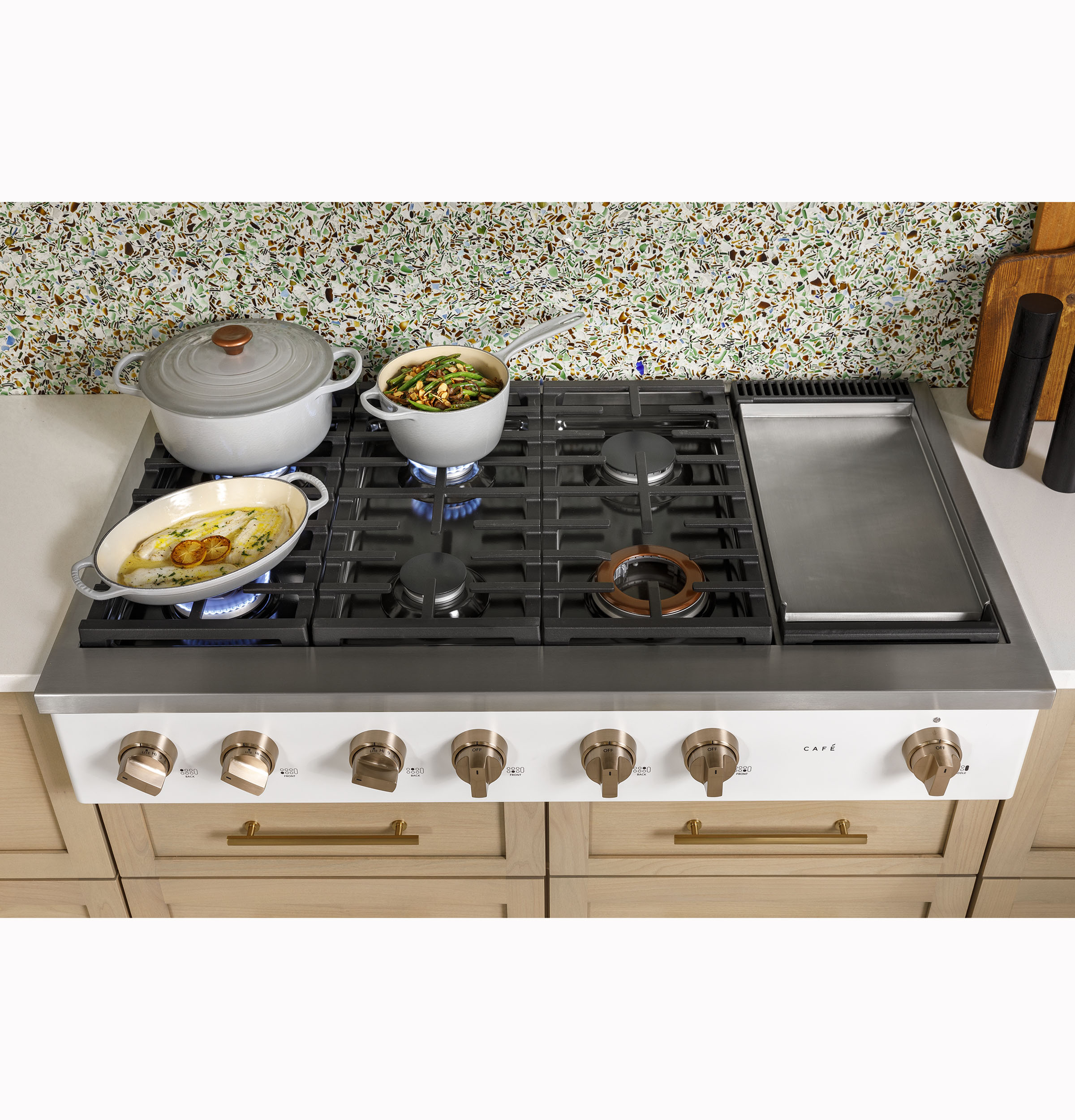 CAFÉ™ 48" Commercial-Style Gas Rangetop with 6 Burners and Integrated Griddle (Natural Gas) view 28