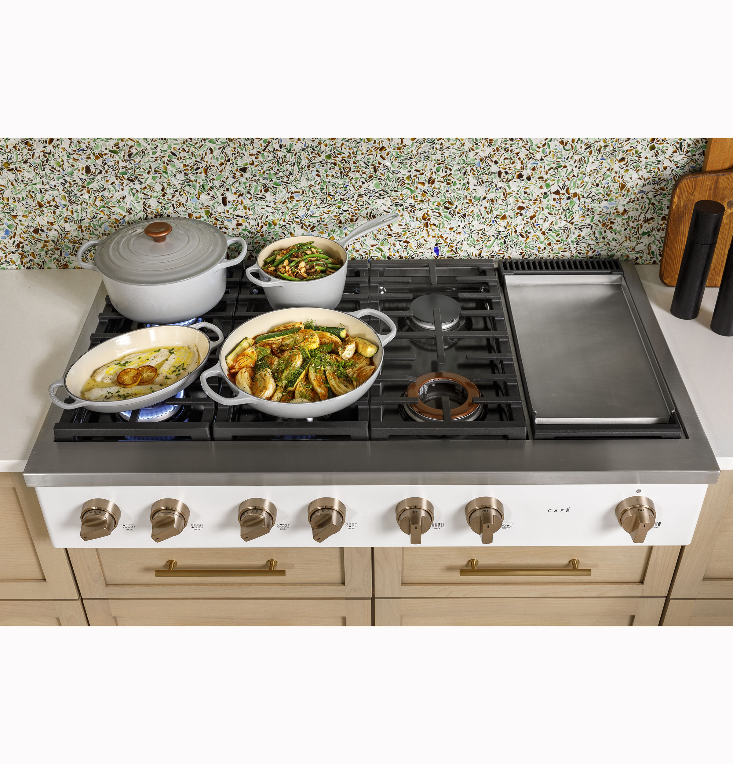 CAFÉ™ 48" Commercial-Style Gas Rangetop with 6 Burners and Integrated Griddle (Natural Gas) view 30