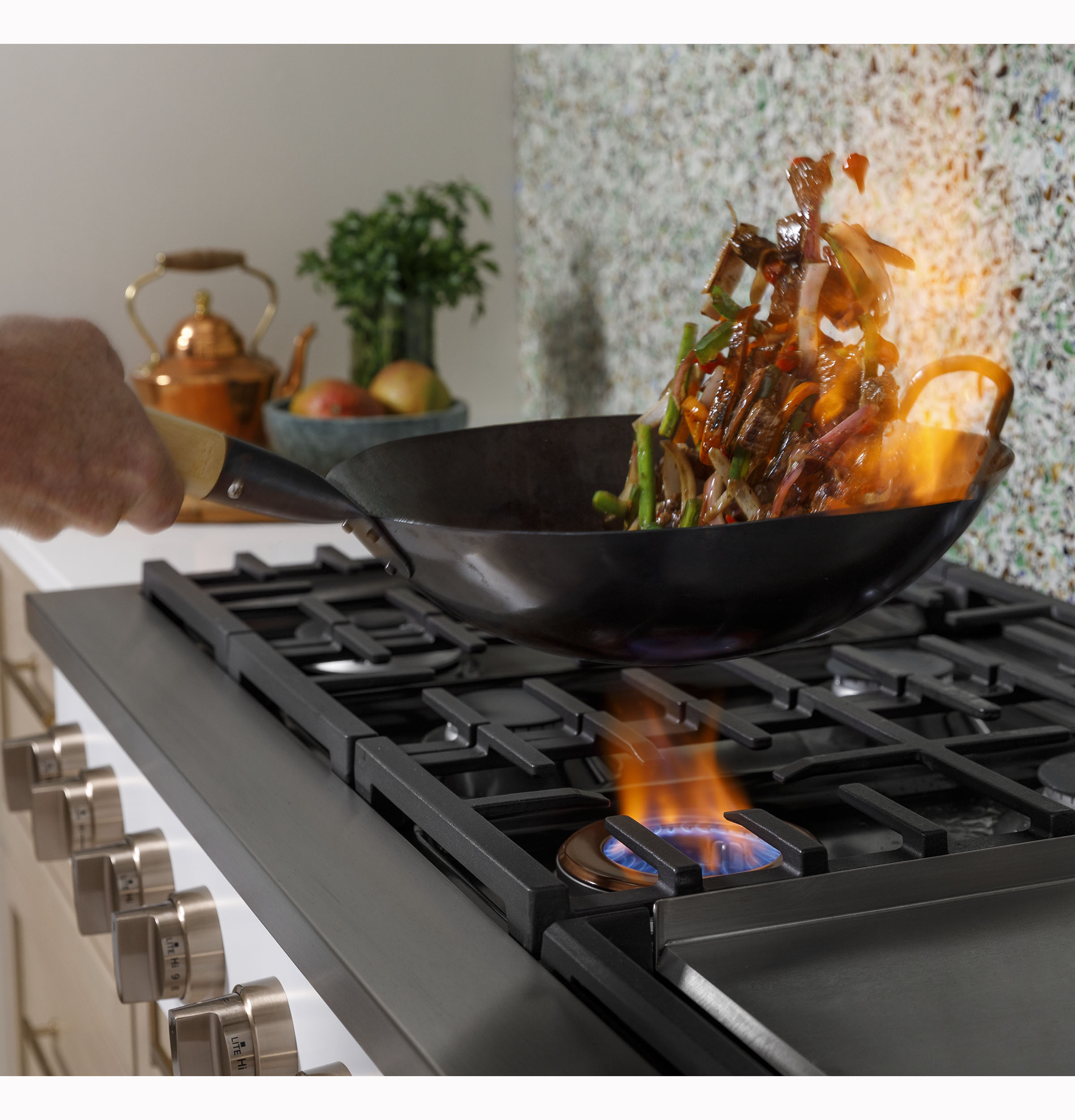 CAFÉ™ 48" Commercial-Style Gas Rangetop with 6 Burners and Integrated Griddle (Natural Gas) view 18