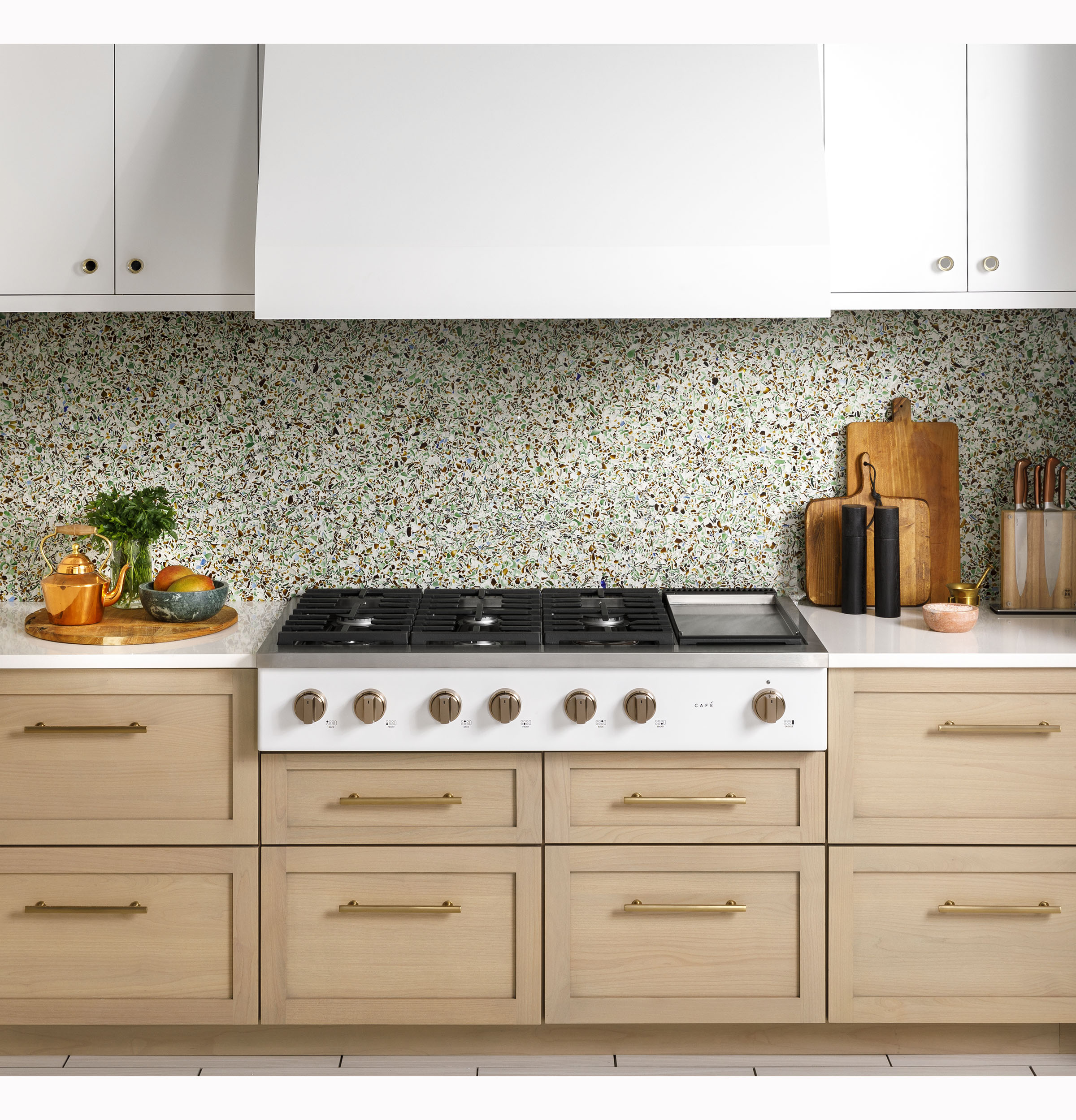 CAFÉ™ 48" Commercial-Style Gas Rangetop with 6 Burners and Integrated Griddle (Natural Gas) view 8