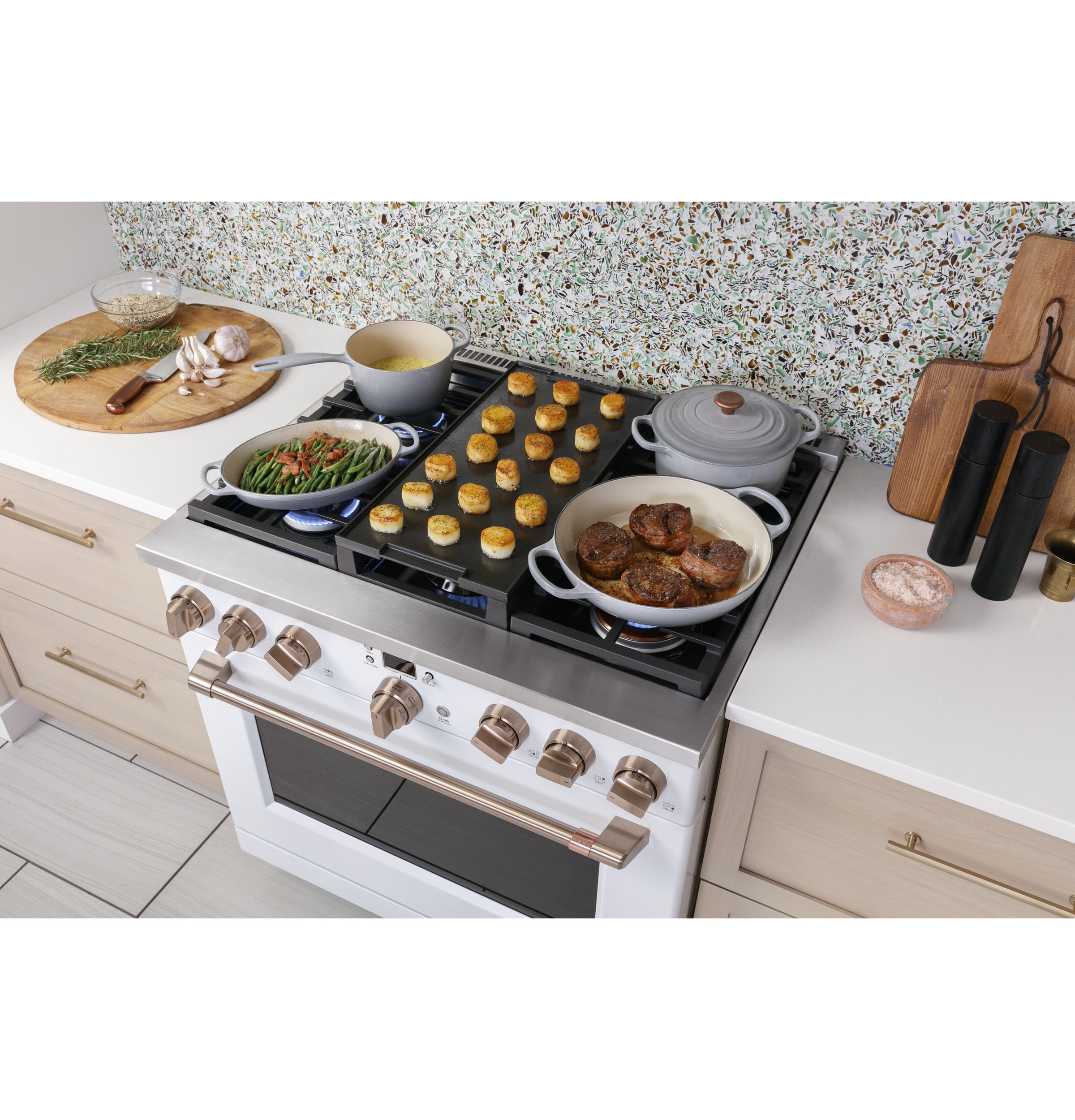 CAFÉ™ 36" Smart All-Gas Commercial-Style Range with 6 Burners (Natural Gas) view 17