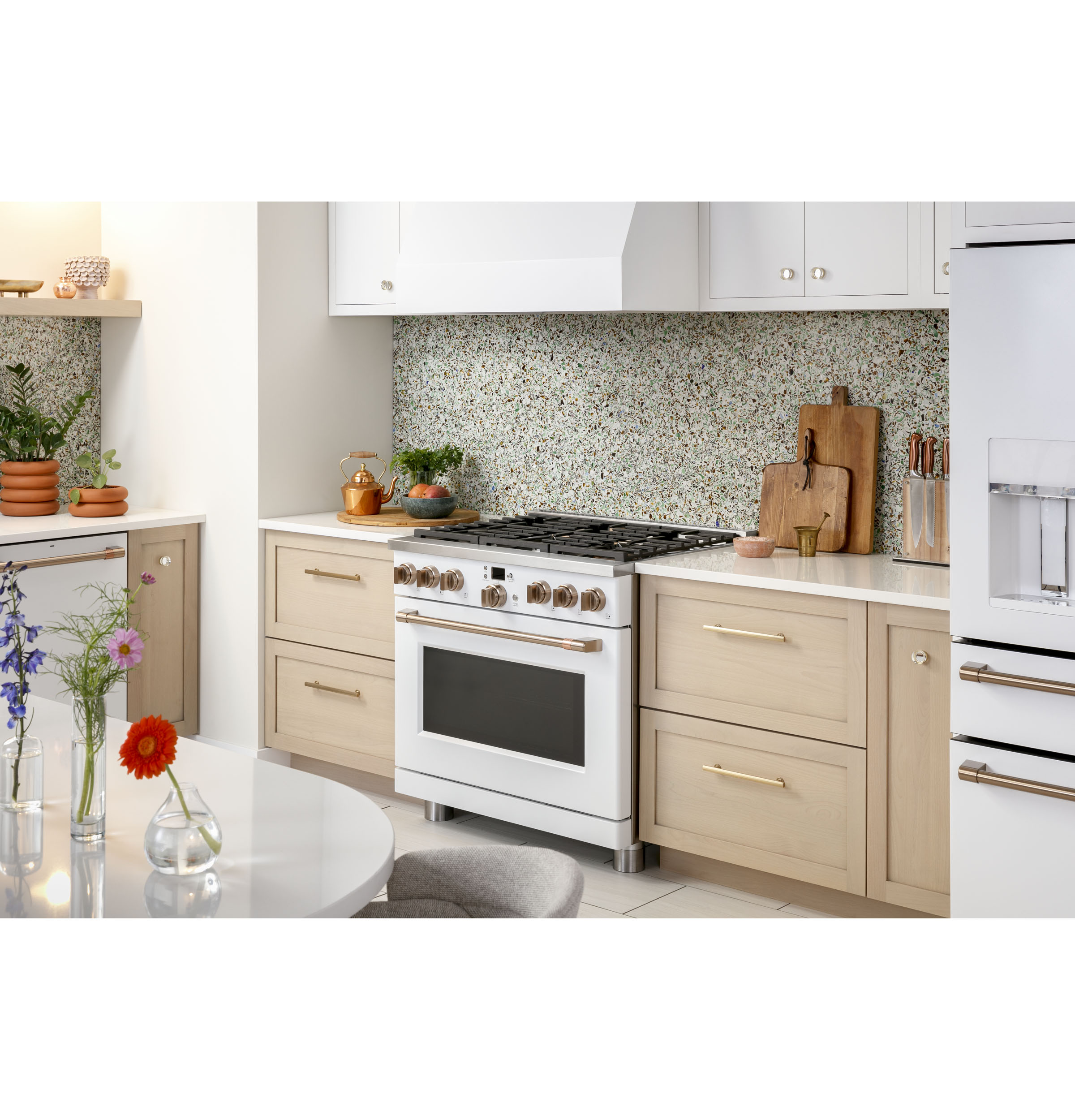 CAFÉ™ 36" Smart All-Gas Commercial-Style Range with 6 Burners (Natural Gas) view 2