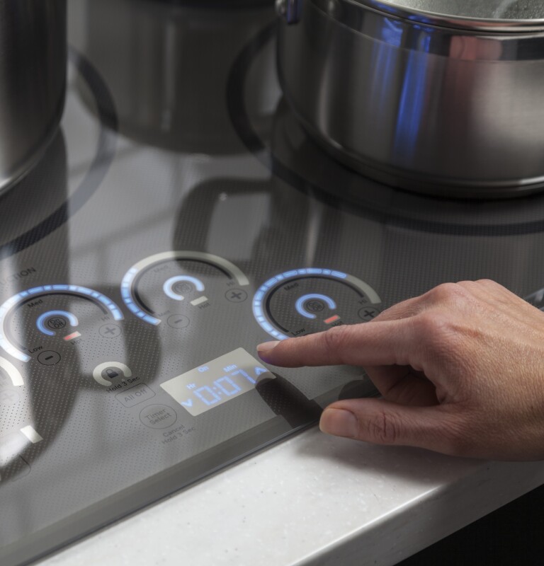 Café Series 36" Built-in Touch Control Induction Cooktop CHP9536SJSS
