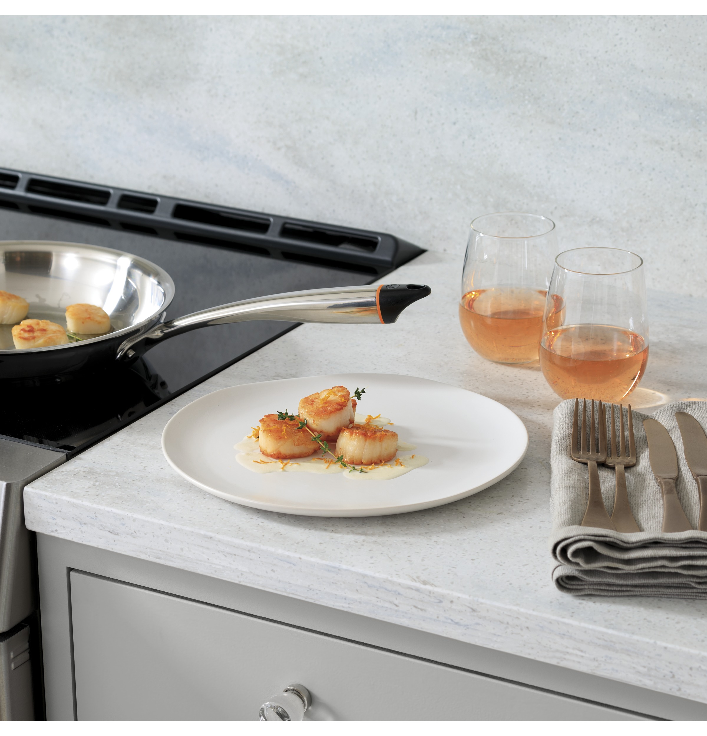 CAFÉ™ 30" Smart Slide-In, Front-Control, Induction and Convection Range with Warming Drawer view 24