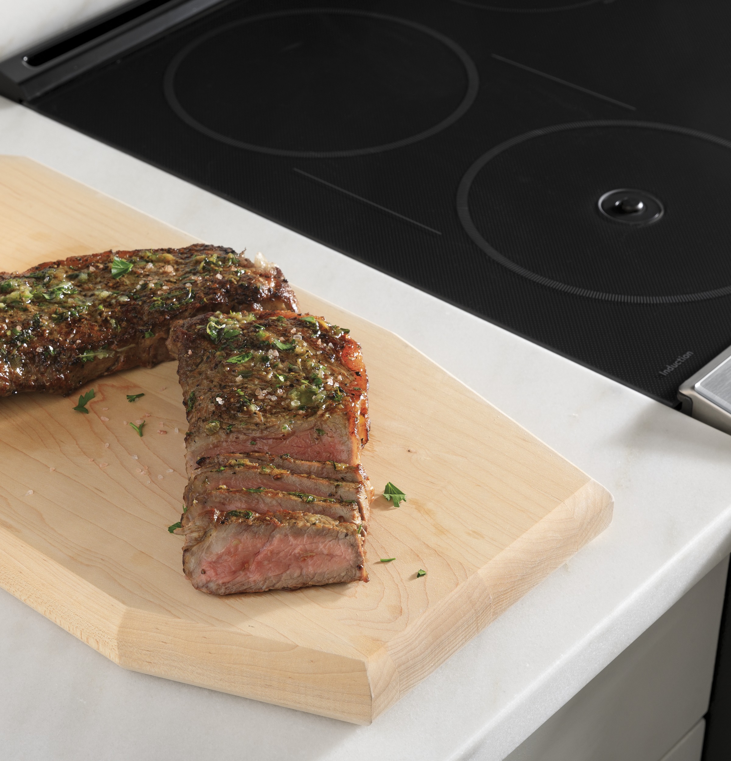 CAFÉ™ 30" Smart Slide-In, Front-Control, Induction and Convection Range with In-Oven Camera in Platinum Glass view 10