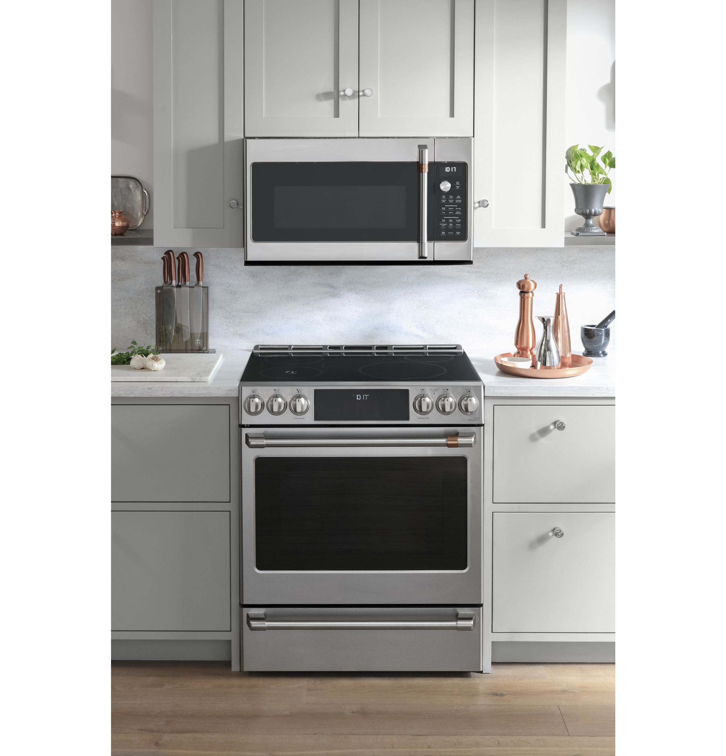 CAFÉ™ 30" Smart Slide-In, Front-Control, Induction and Convection Range with In-Oven Camera view 22